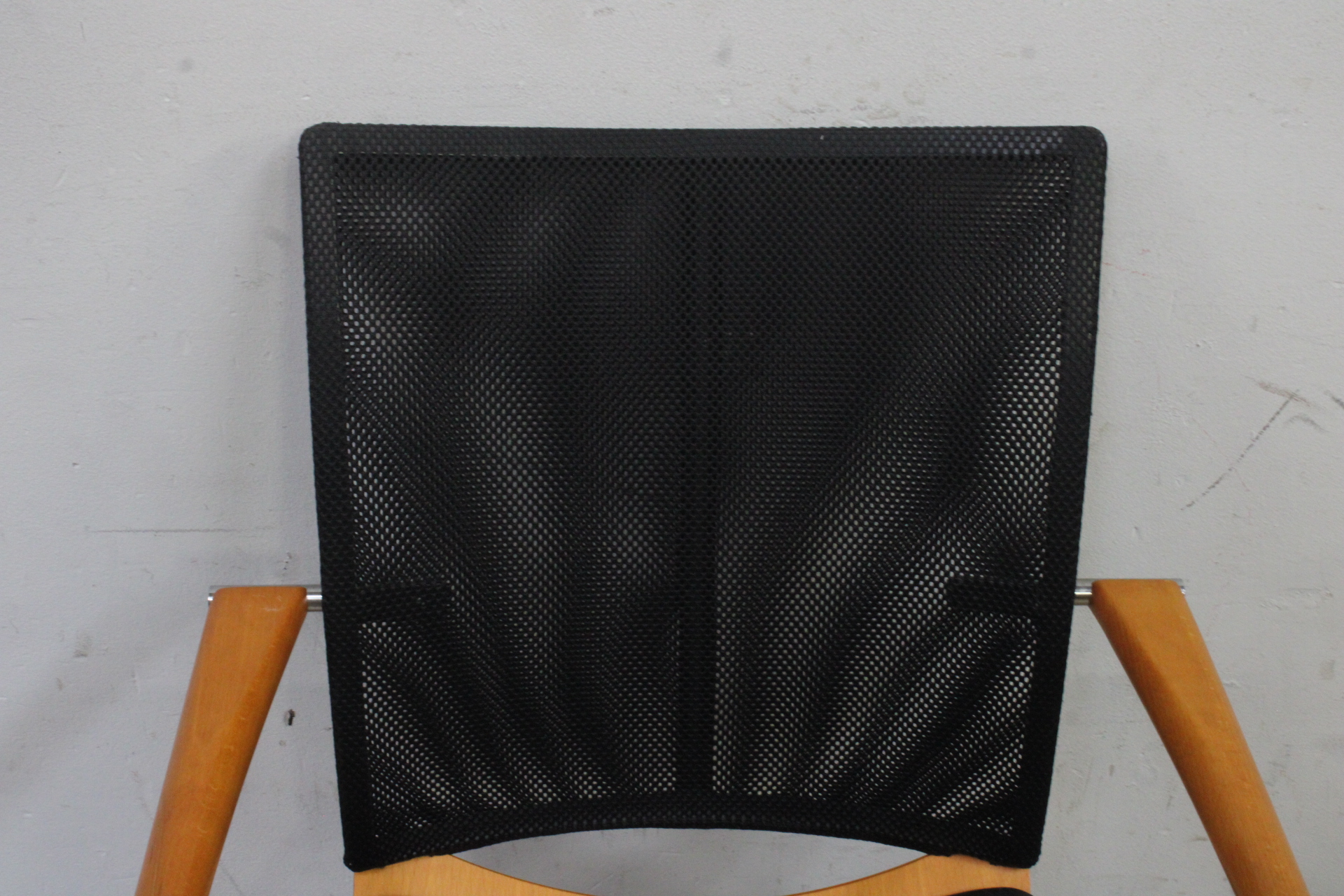 Set van 6 stoelen met houten armleuningen – foto 4 – kavel bij GSD Auctions, Zoeterwoude