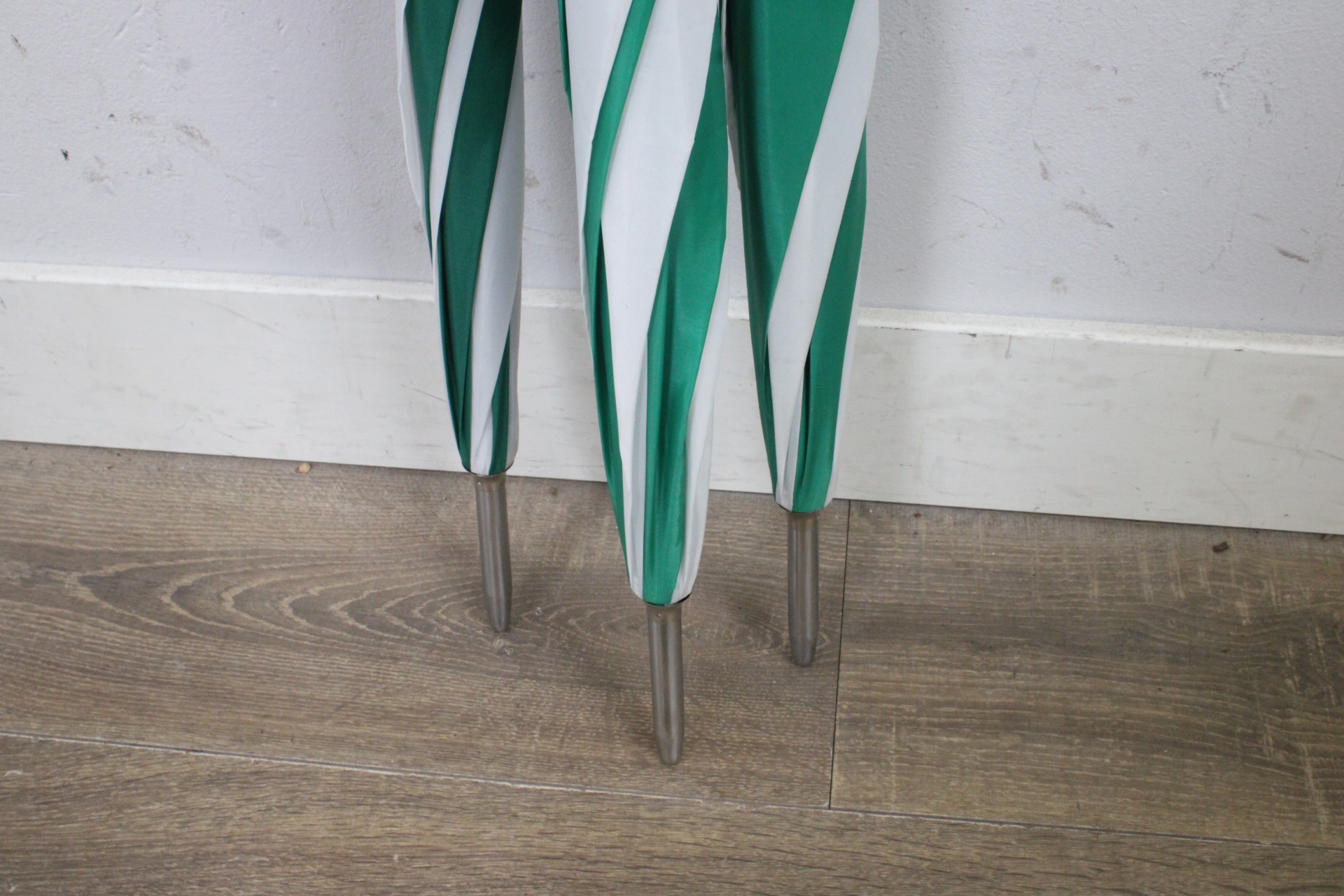 Set van drie groene paraplu's – foto 4 – kavel bij GSD Auctions, Zoeterwoude