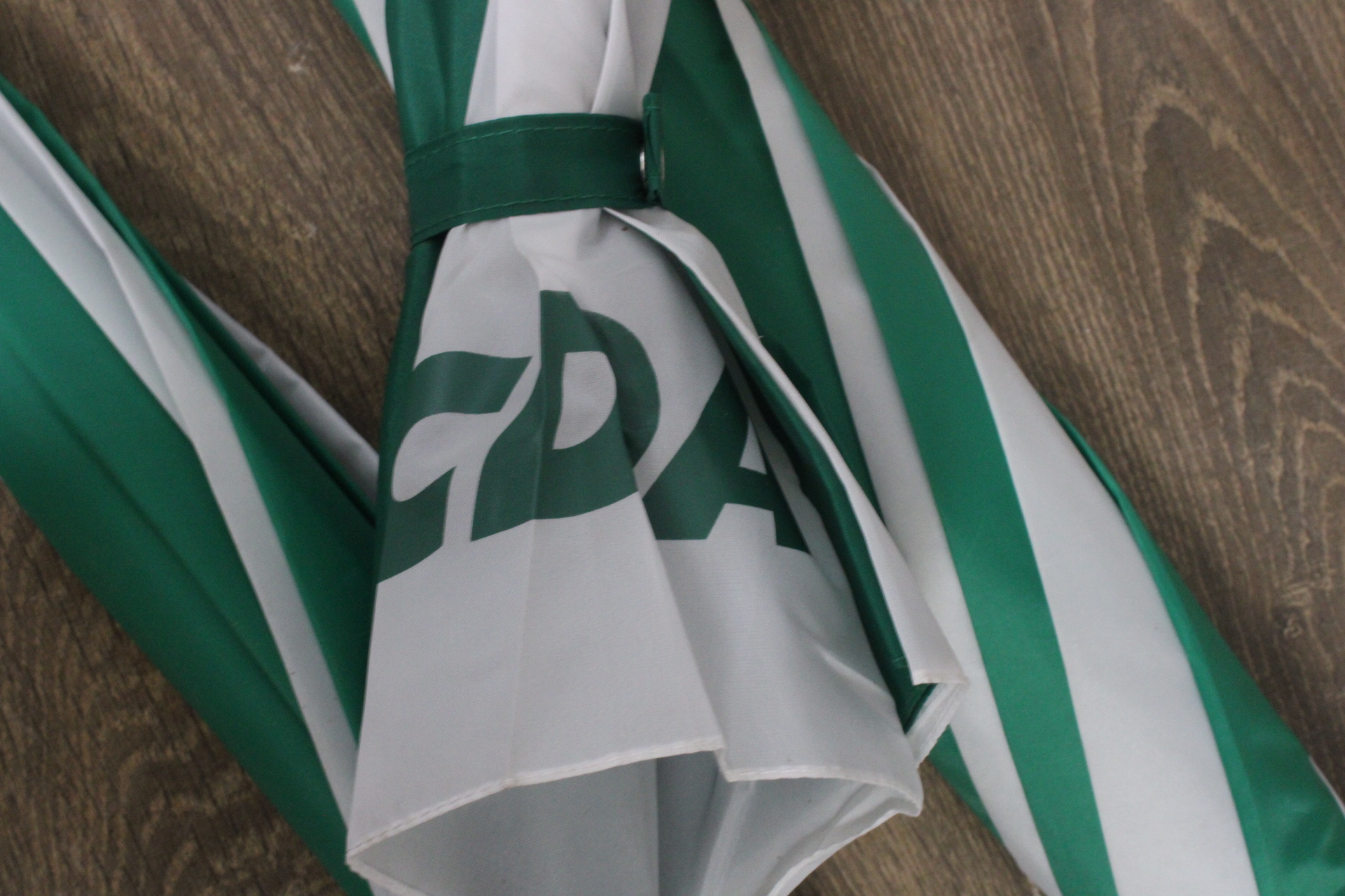 Set van drie groene paraplu's – foto 5 – kavel bij GSD Auctions, Zoeterwoude