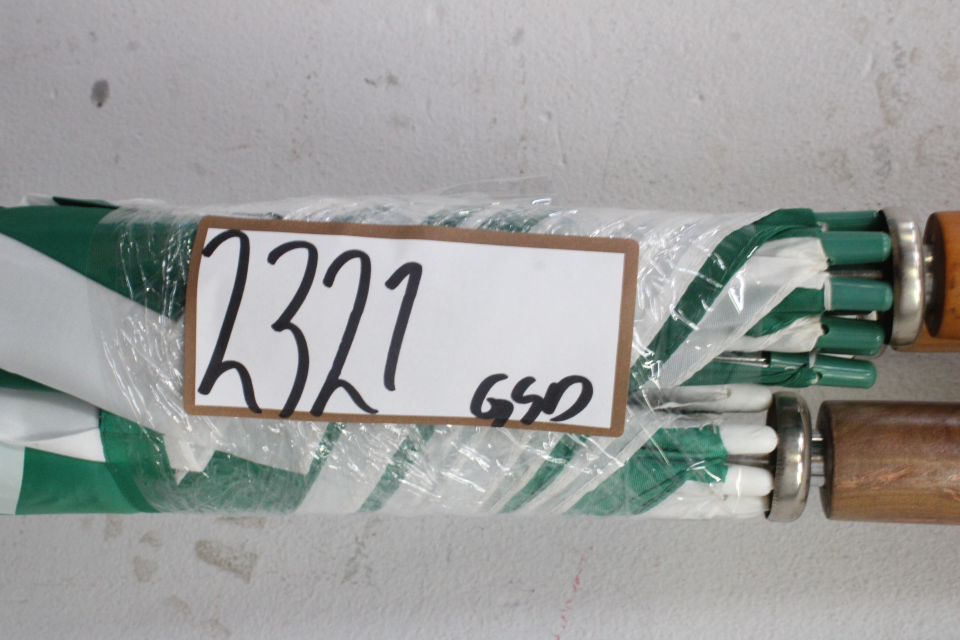 Set van drie groene paraplu's – foto 6 – kavel bij GSD Auctions, Zoeterwoude