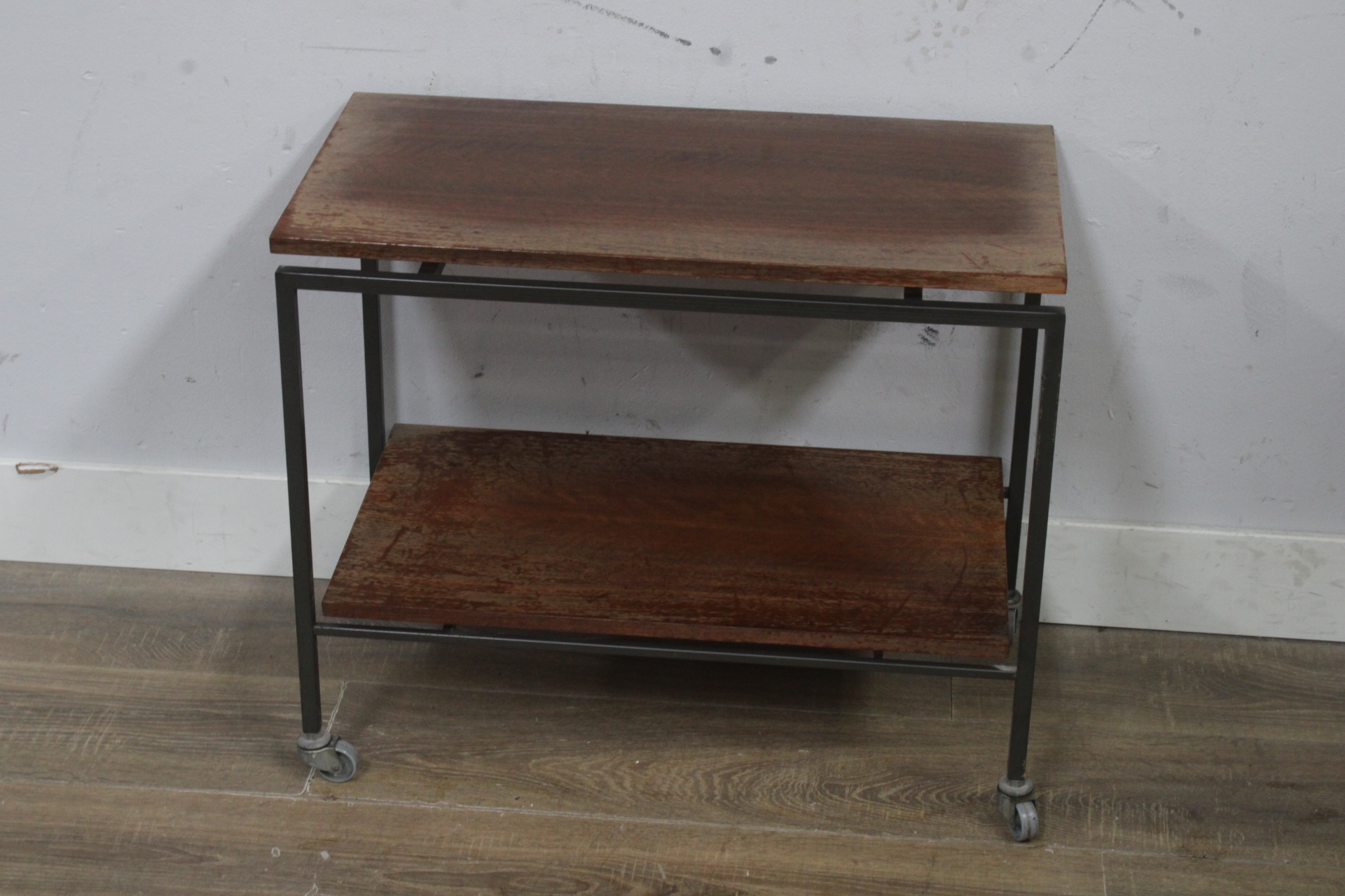 Vintage metalen trolley met houten fineerbladen – foto 2 – kavel bij GSD Auctions, Zoeterwoude