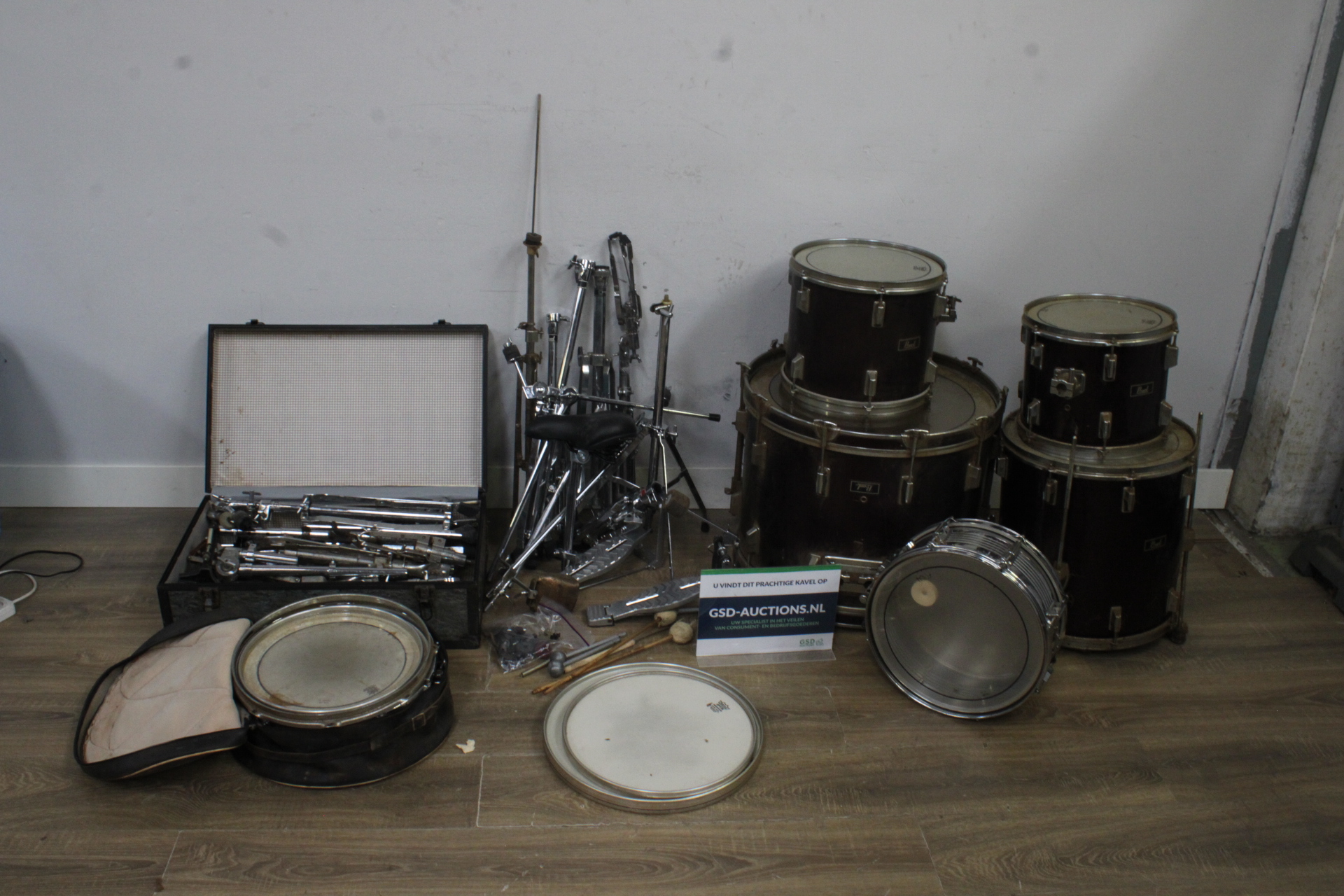 Drumstel met toebehoren - Remo – kavel bij GSD Auctions, Zoeterwoude