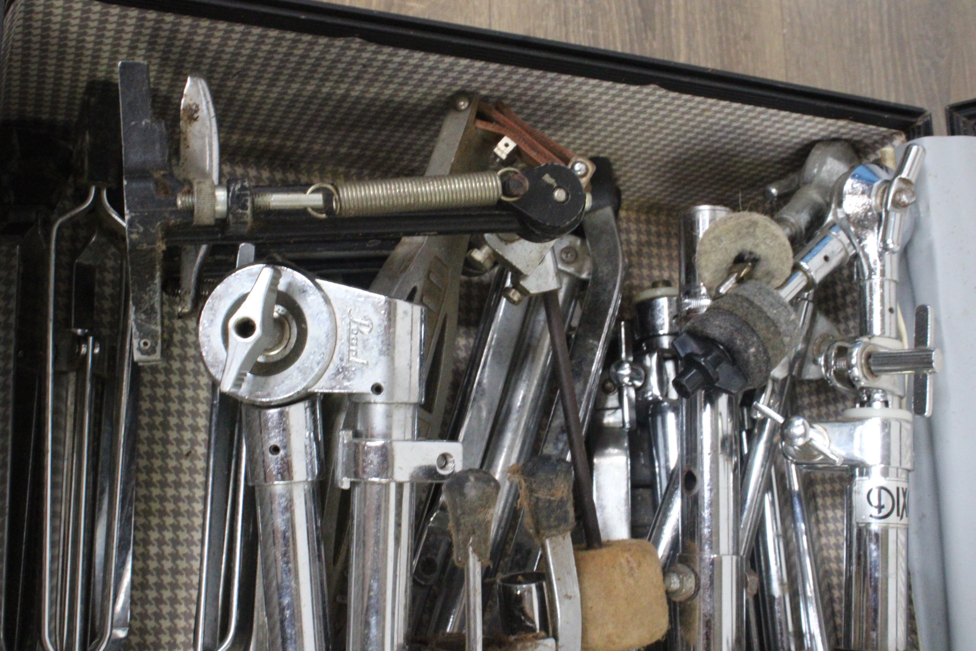 Drumstel met toebehoren - Remo – foto 6 – kavel bij GSD Auctions, Zoeterwoude