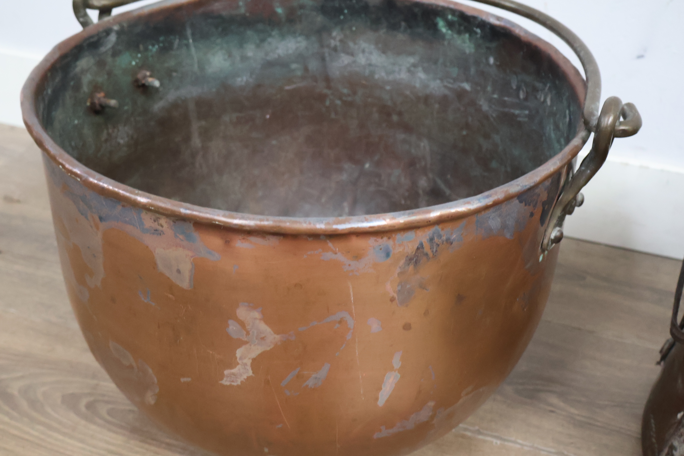 Set van drie koperen ketels – foto 10 – kavel bij GSD Auctions, Zoeterwoude