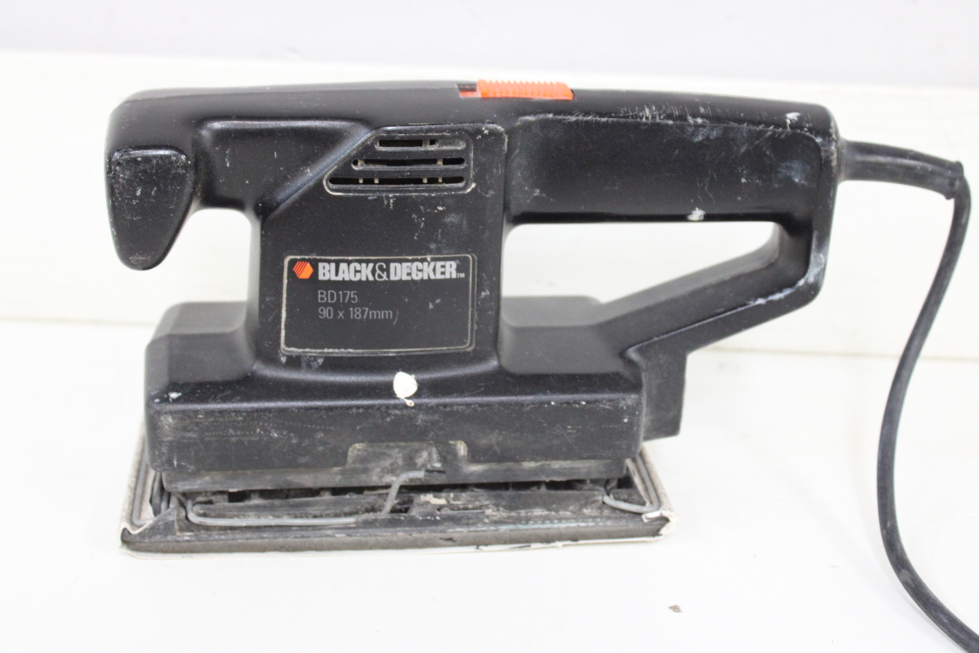 Black & Decker vlakschuurmachine – foto 9 – kavel bij GSD Auctions, Zoeterwoude