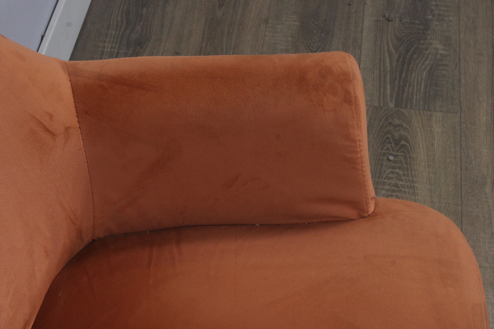 Stoffen fauteuil met metalen poten – foto 7 – kavel bij GSD Auctions, Zoeterwoude