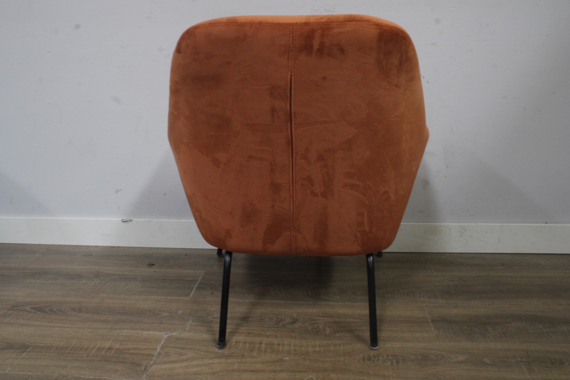 Stoffen fauteuil met metalen poten – foto 9 – kavel bij GSD Auctions, Zoeterwoude