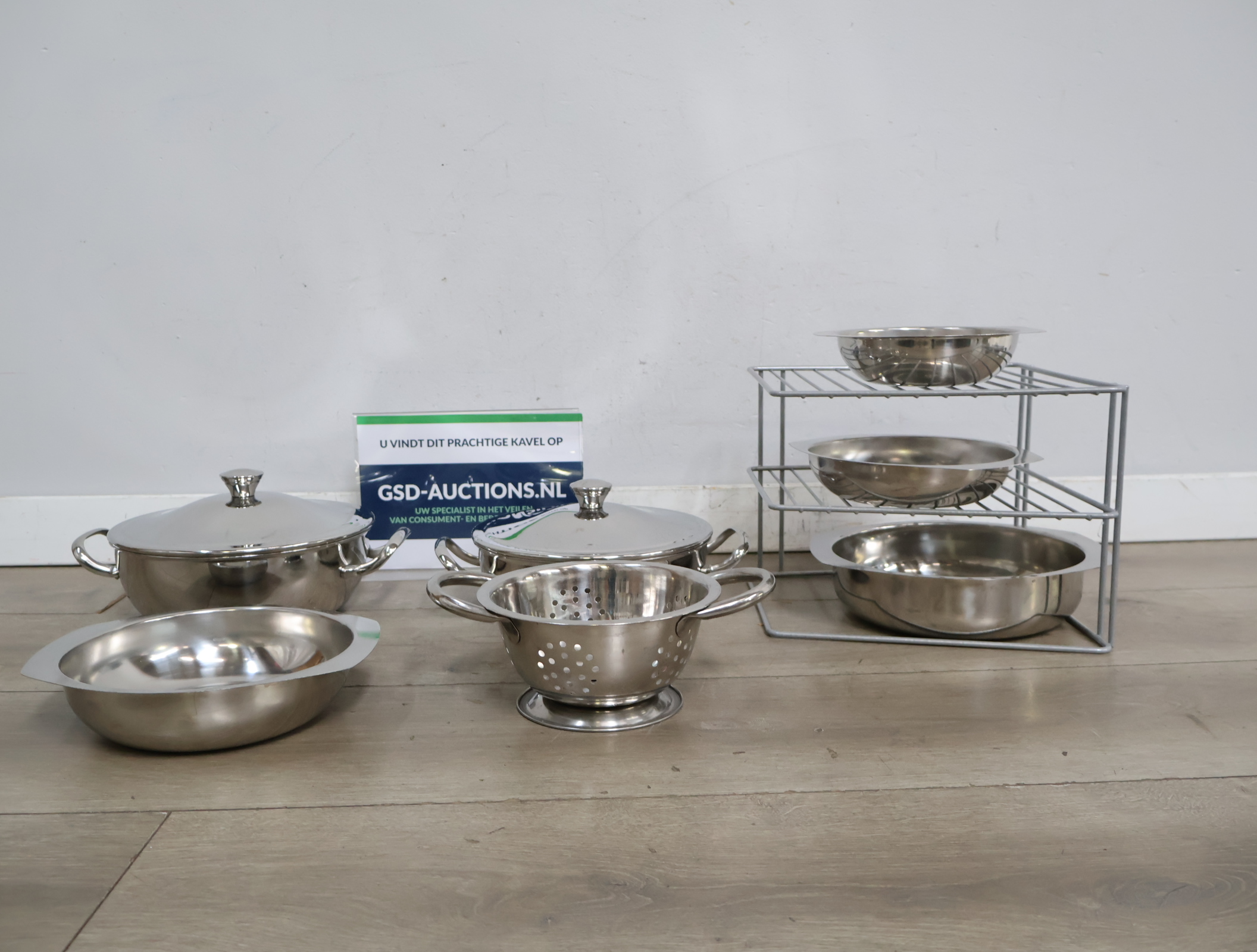 RVS Alessi pannenset met vergiet en een pannenrek – foto 2 – kavel bij GSD Auctions, Zoeterwoude