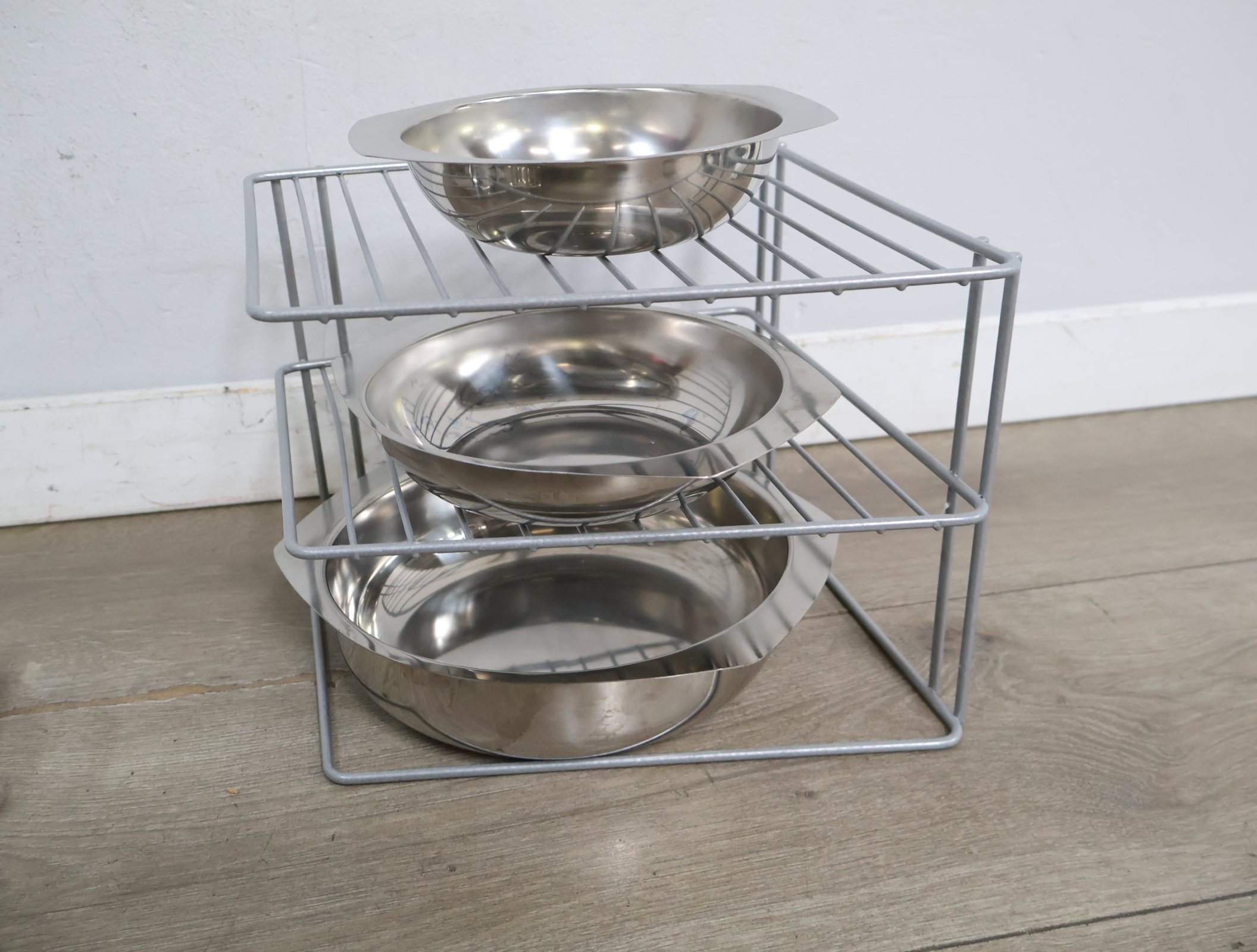 RVS Alessi pannenset met vergiet en een pannenrek – foto 7 – kavel bij GSD Auctions, Zoeterwoude