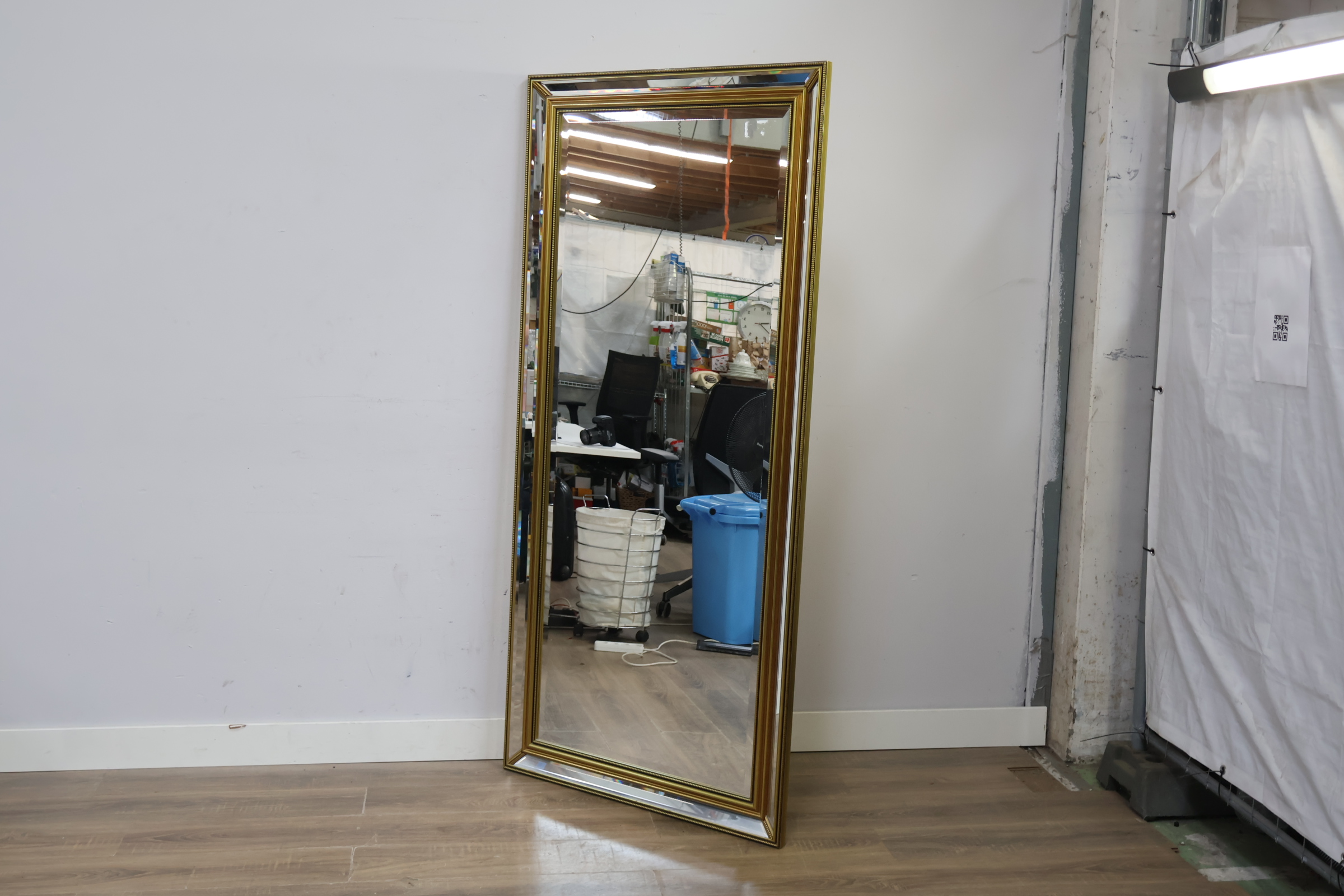 Grote Staande spiegel met gouden lijst – foto 3 – kavel bij GSD Auctions, Zoeterwoude
