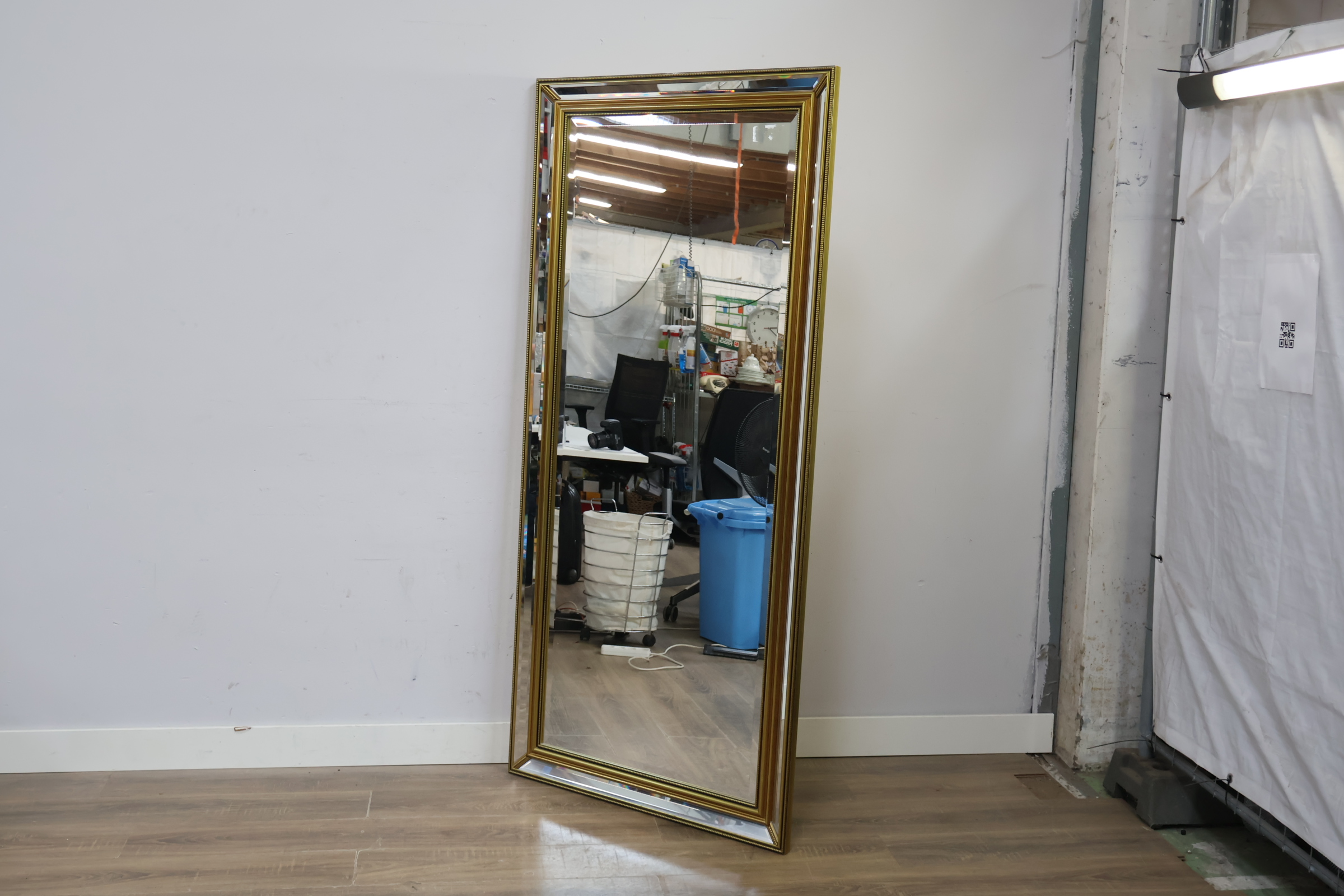 Grote Staande spiegel met gouden lijst – foto 4 – kavel bij GSD Auctions, Zoeterwoude