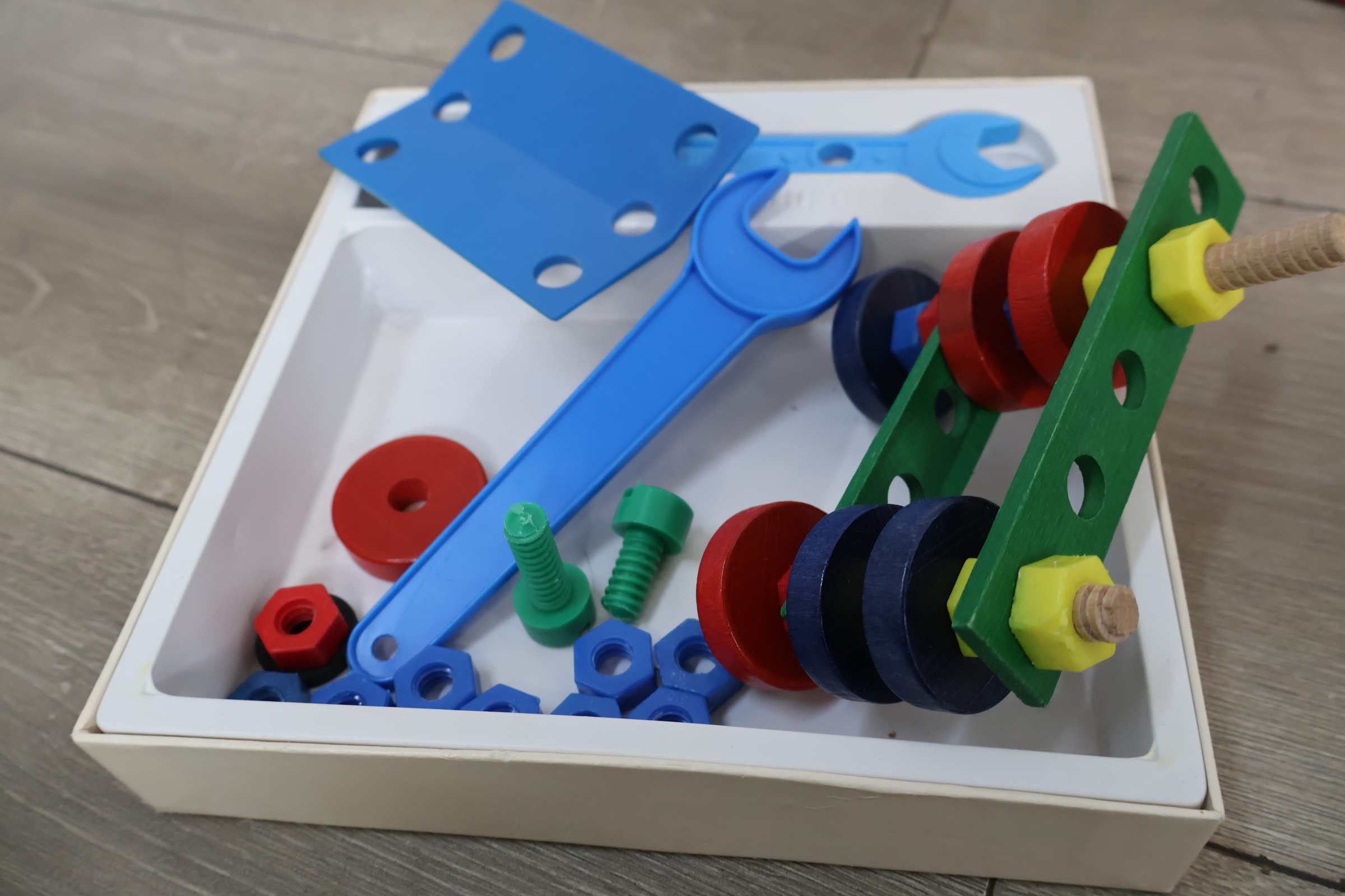 Sio Montage houten bouwdoos en Bambino baby mobiel – foto 9 – kavel bij GSD Auctions, Zoeterwoude