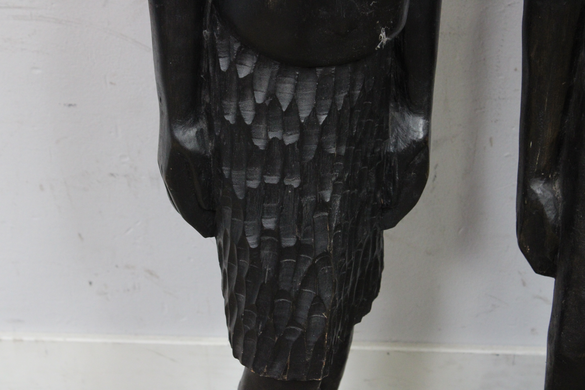 Grote Houten Afrikaanse beelden man en vrouw - 102 cm – foto 5 – kavel bij GSD Auctions, Zoeterwoude