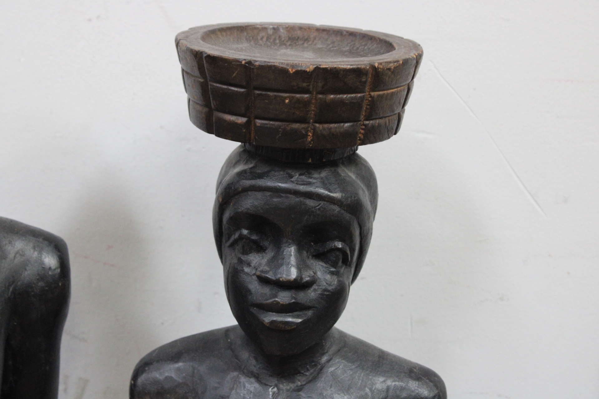 Grote Houten Afrikaanse beelden man en vrouw - 102 cm – foto 7 – kavel bij GSD Auctions, Zoeterwoude