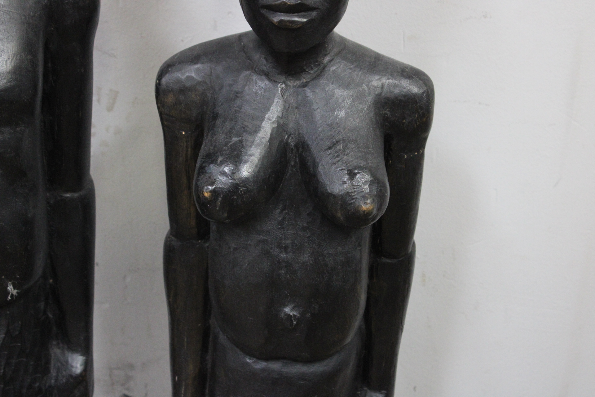 Grote Houten Afrikaanse beelden man en vrouw - 102 cm – foto 8 – kavel bij GSD Auctions, Zoeterwoude