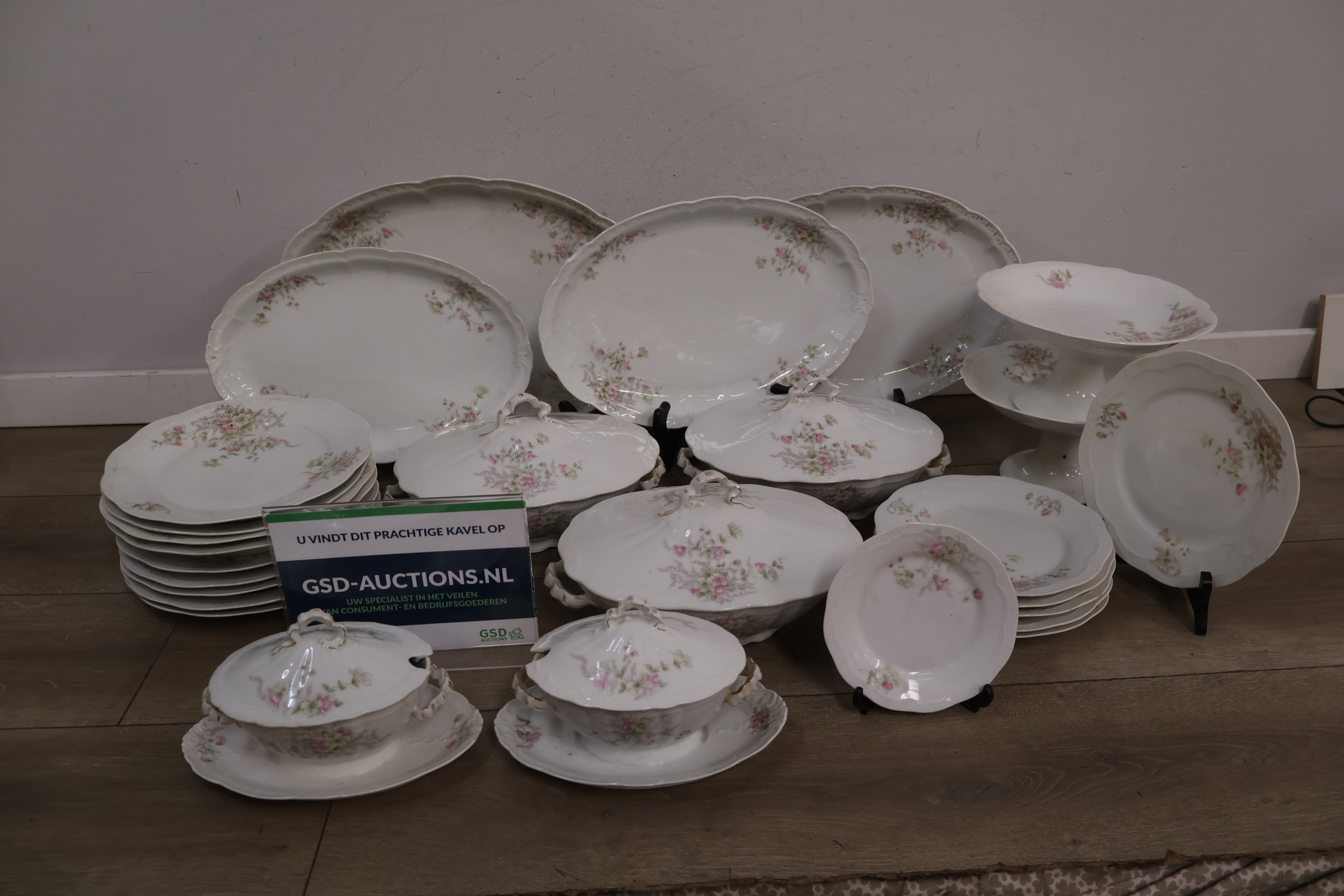 Groot Porselein servies met bloemenmotief - Orleans Bavaria – foto 2 – kavel bij GSD Auctions, Zoeterwoude