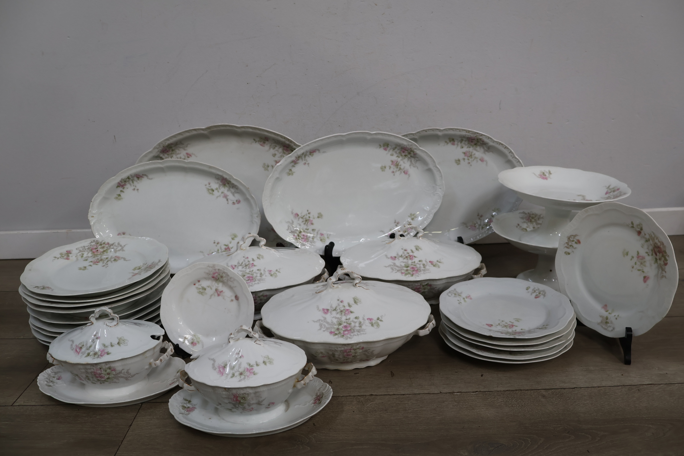 Groot Porselein servies met bloemenmotief - Orleans Bavaria – foto 3 – kavel bij GSD Auctions, Zoeterwoude