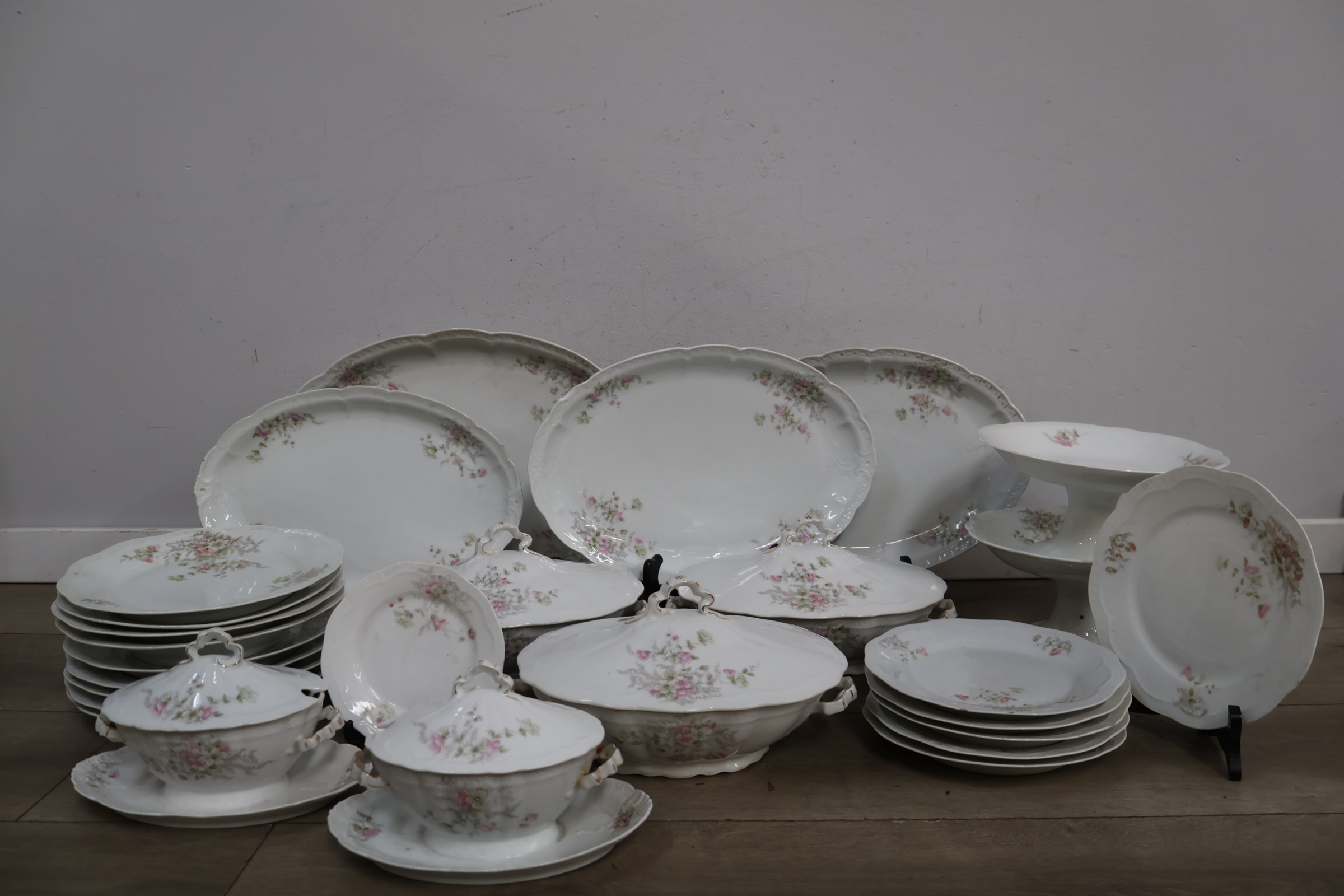 Groot Porselein servies met bloemenmotief - Orleans Bavaria – foto 4 – kavel bij GSD Auctions, Zoeterwoude