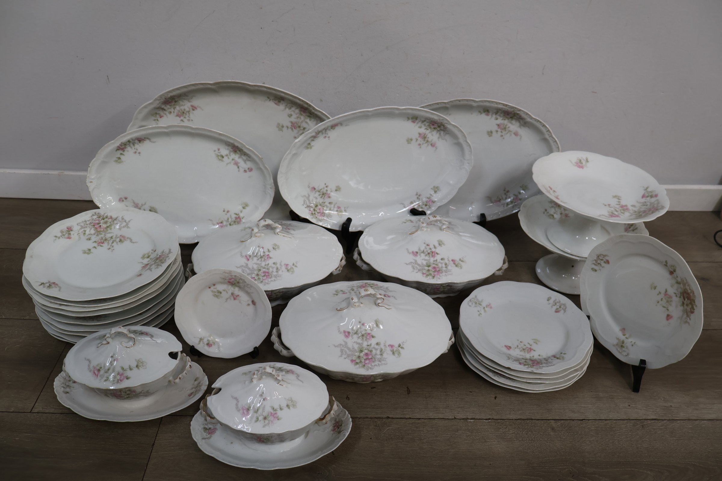 Groot Porselein servies met bloemenmotief - Orleans Bavaria – foto 5 – kavel bij GSD Auctions, Zoeterwoude