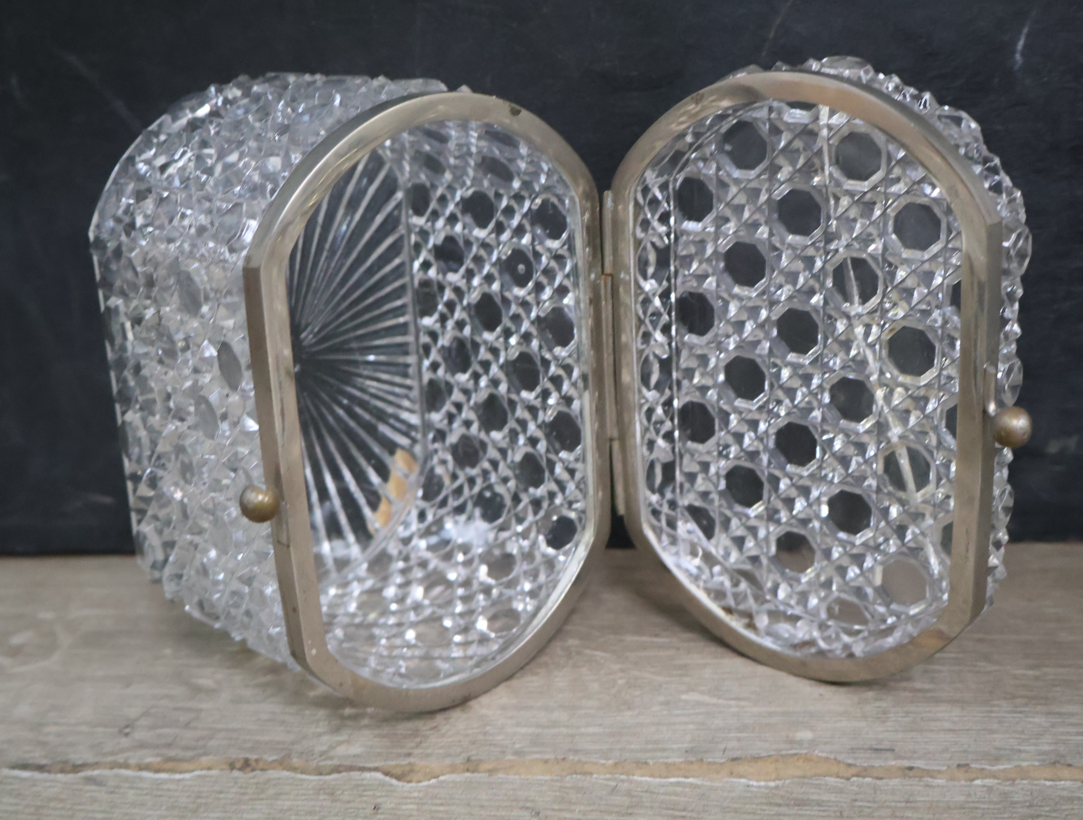 Set van drie Kristallen sierdoosjes met metalen sluiting – foto 9 – kavel bij GSD Auctions, Zoeterwoude