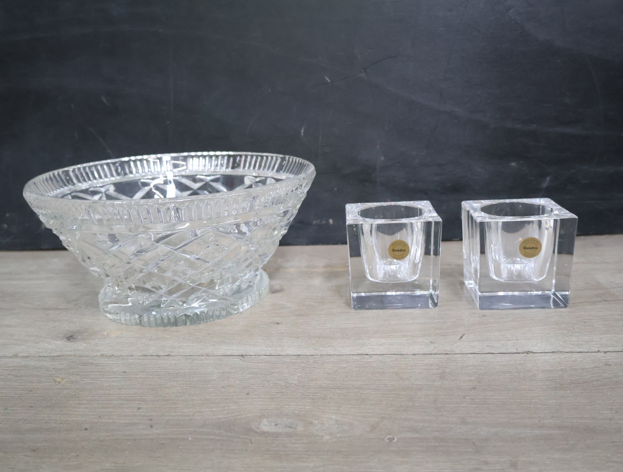 Glazen schaal en twee glazen kandelaren – foto 3 – kavel bij GSD Auctions, Zoeterwoude
