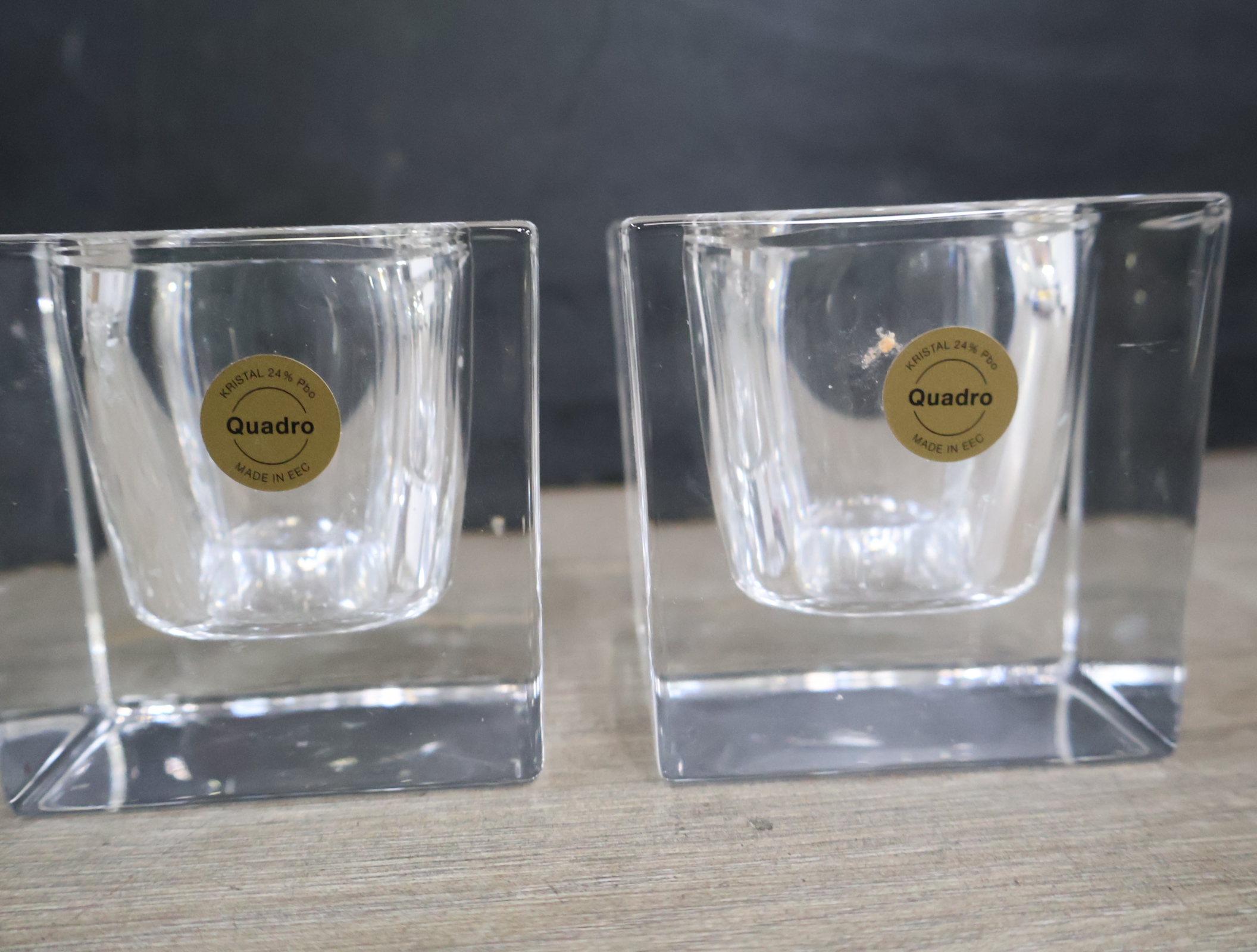 Glazen schaal en twee glazen kandelaren – foto 7 – kavel bij GSD Auctions, Zoeterwoude