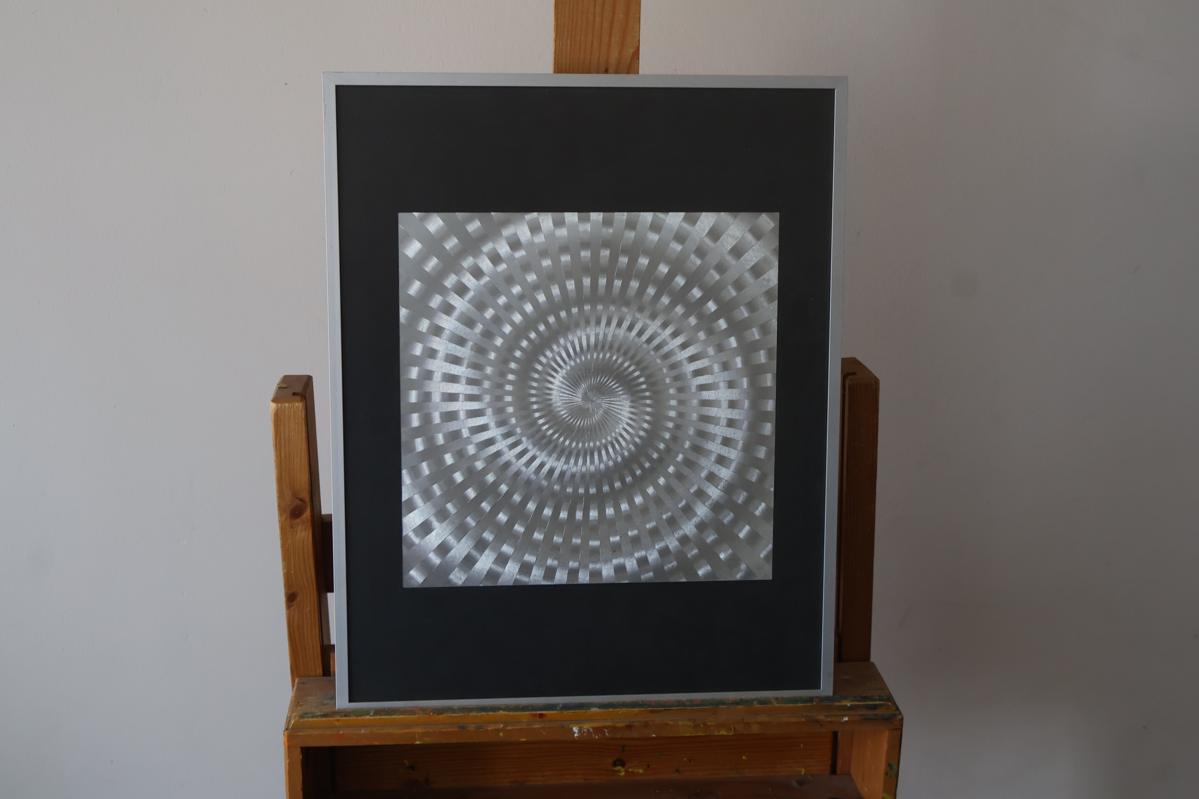 Abstract wanddecoratie met spiraalpatroon – foto 2 – kavel bij GSD Auctions, Zoeterwoude