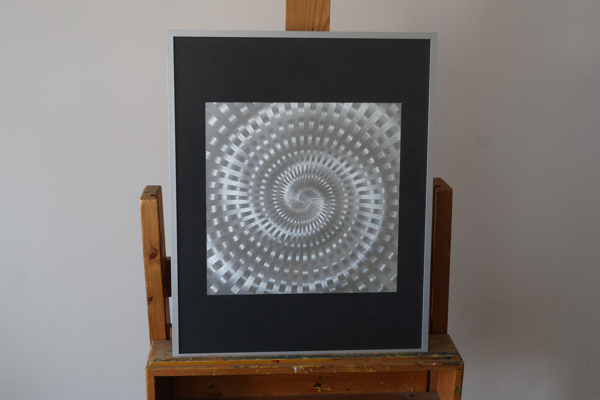 Abstract wanddecoratie met spiraalpatroon – foto 3 – kavel bij GSD Auctions, Zoeterwoude