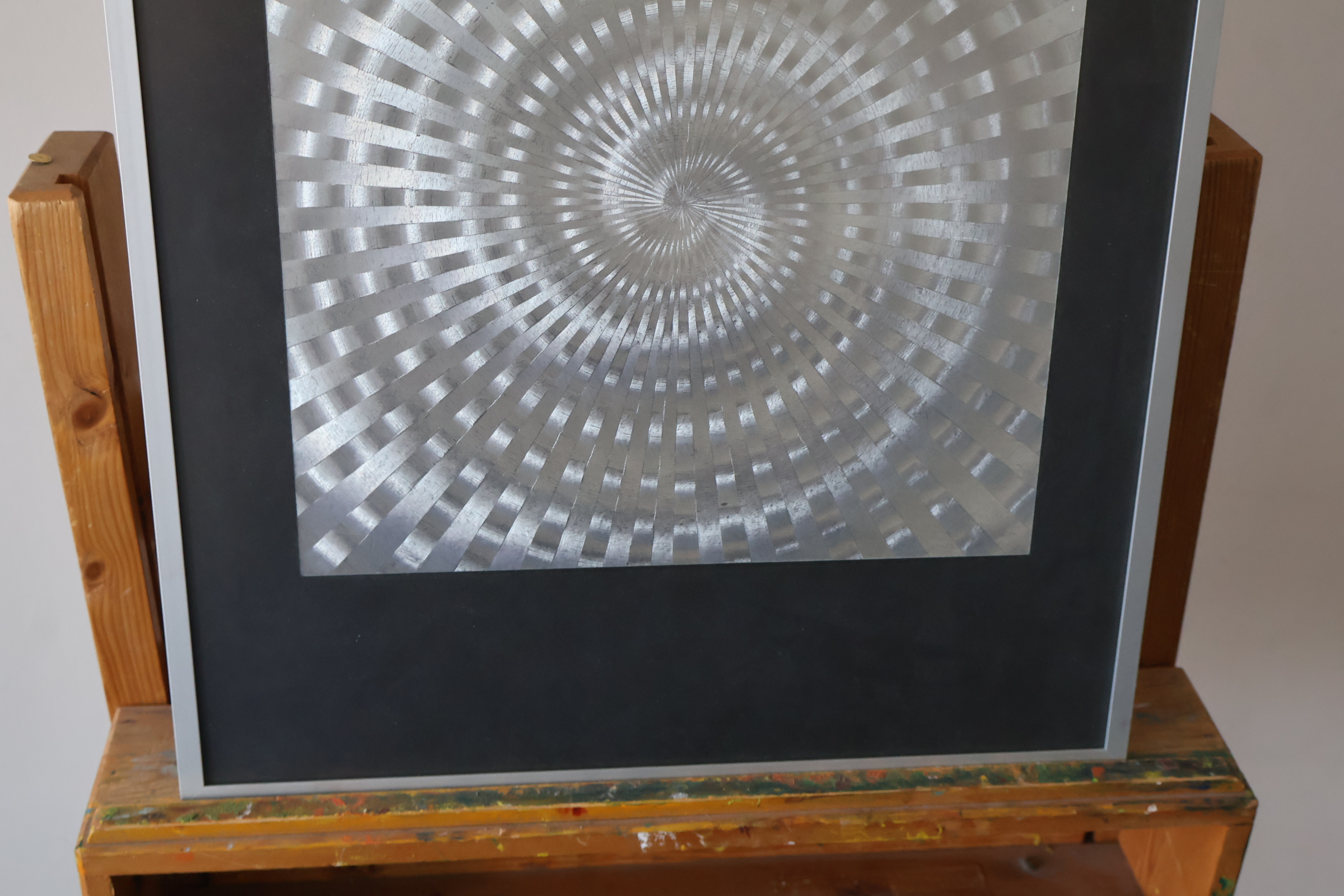 Abstract wanddecoratie met spiraalpatroon – foto 5 – kavel bij GSD Auctions, Zoeterwoude
