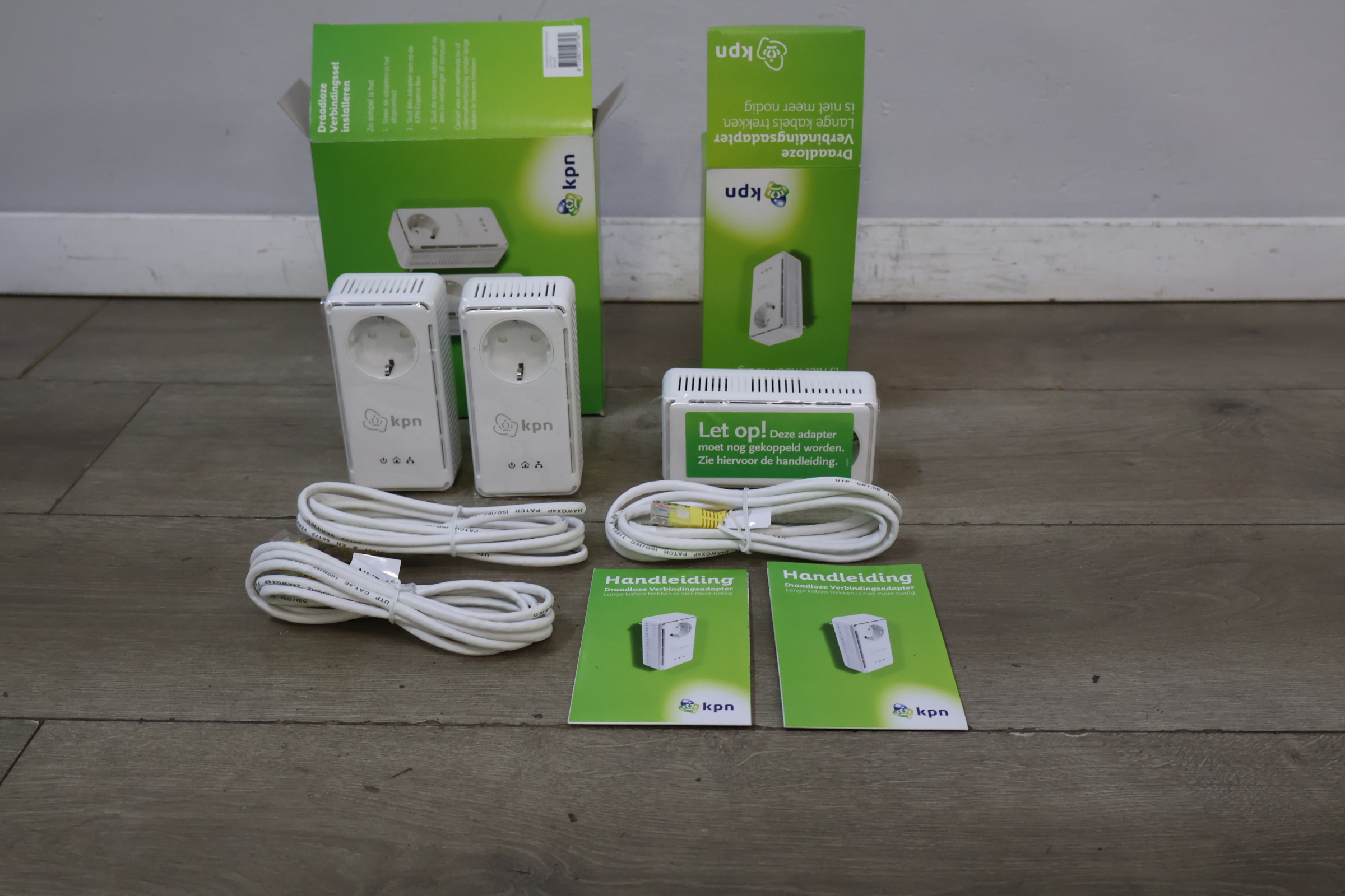 KPN Draadloze Verbindingsadapter met handleiding en kabels – foto 4 – kavel bij GSD Auctions, Zoeterwoude