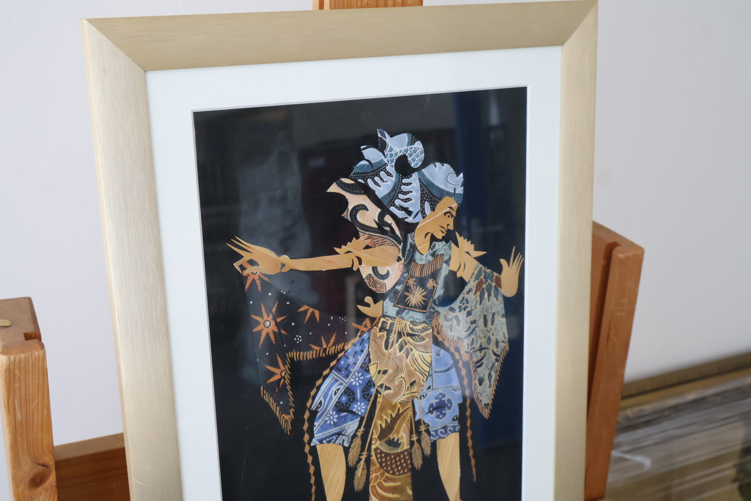 Ingelijst Batik kunstwerk – foto 3 – kavel bij GSD Auctions, Zoeterwoude