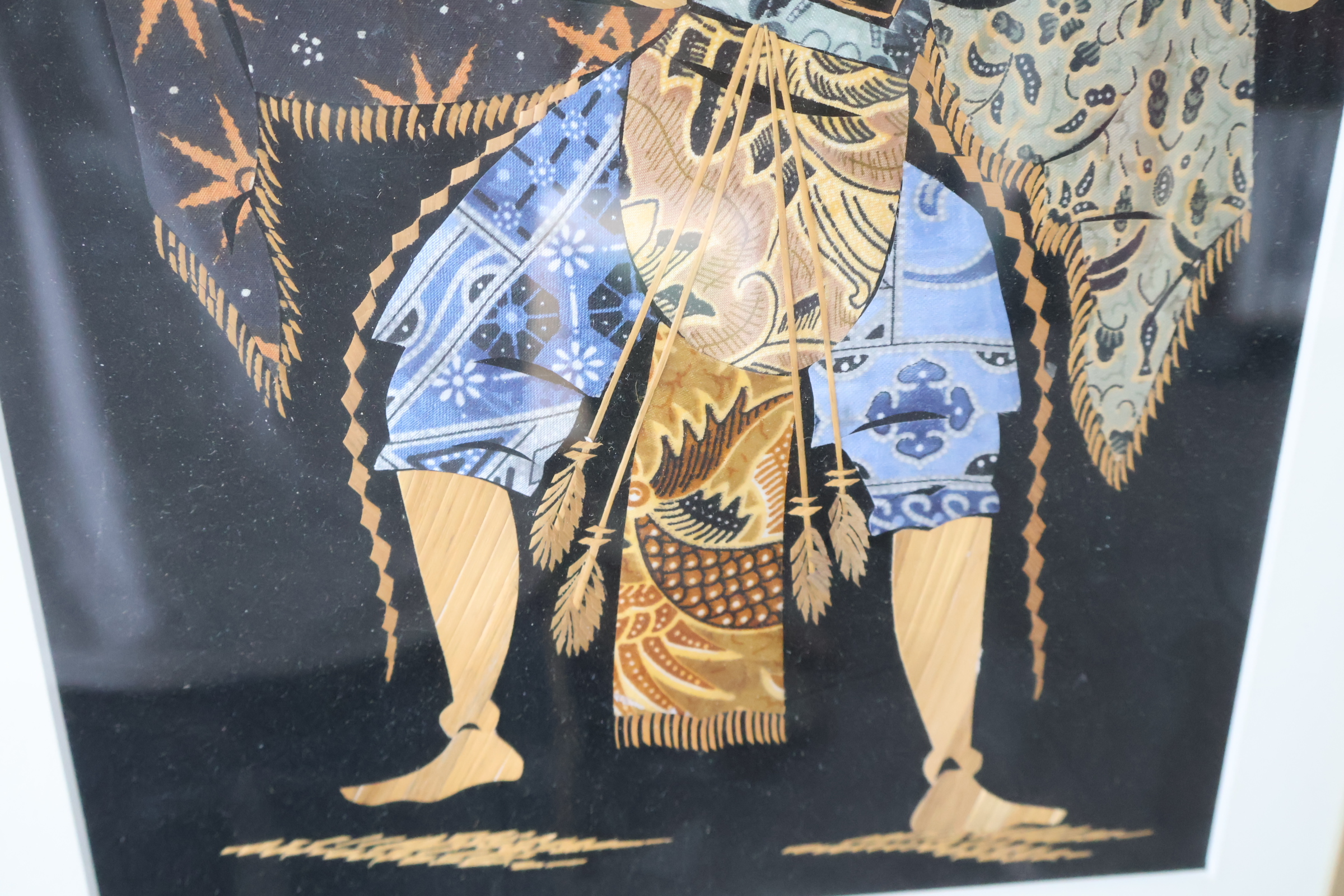 Ingelijst Batik kunstwerk – foto 7 – kavel bij GSD Auctions, Zoeterwoude
