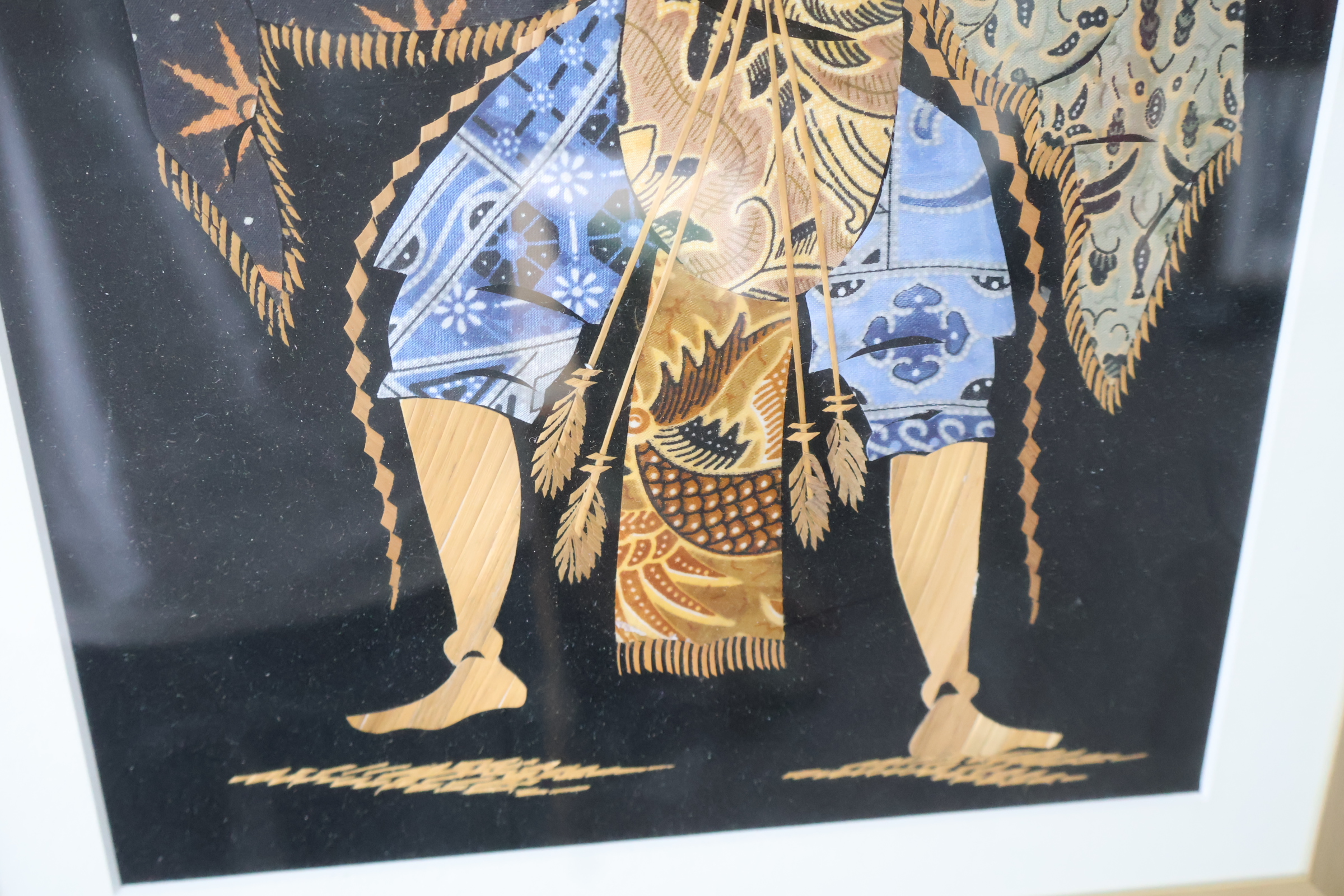 Ingelijst Batik kunstwerk – foto 8 – kavel bij GSD Auctions, Zoeterwoude