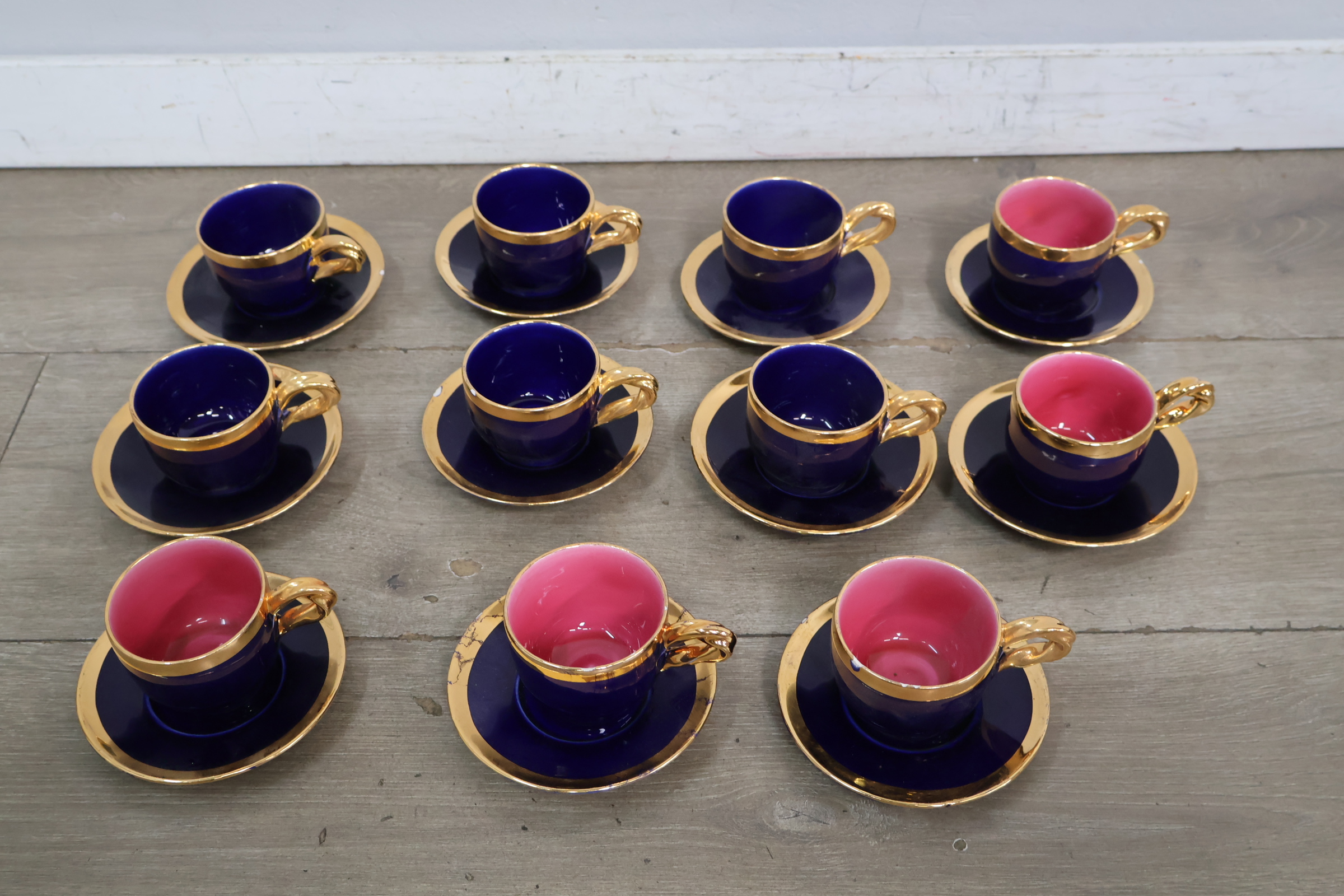 Set van 11 porseleinen espresso kop en schotels – foto 4 – kavel bij GSD Auctions, Zoeterwoude