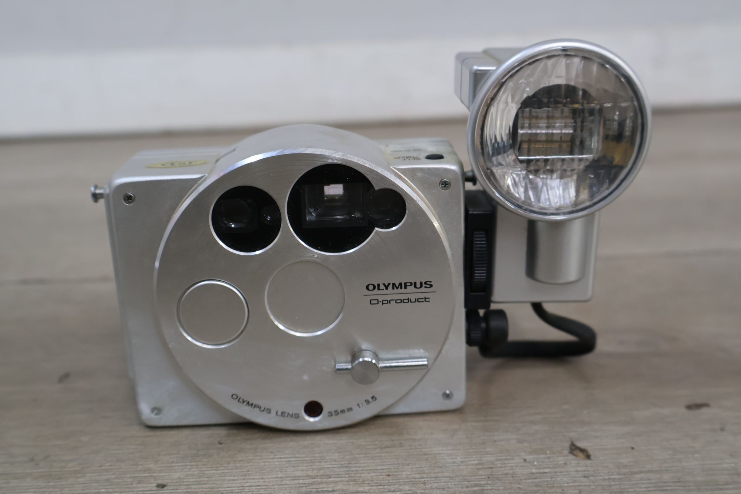 Olympus O-product vintage camera met flitser – foto 3 – kavel bij GSD Auctions, Zoeterwoude
