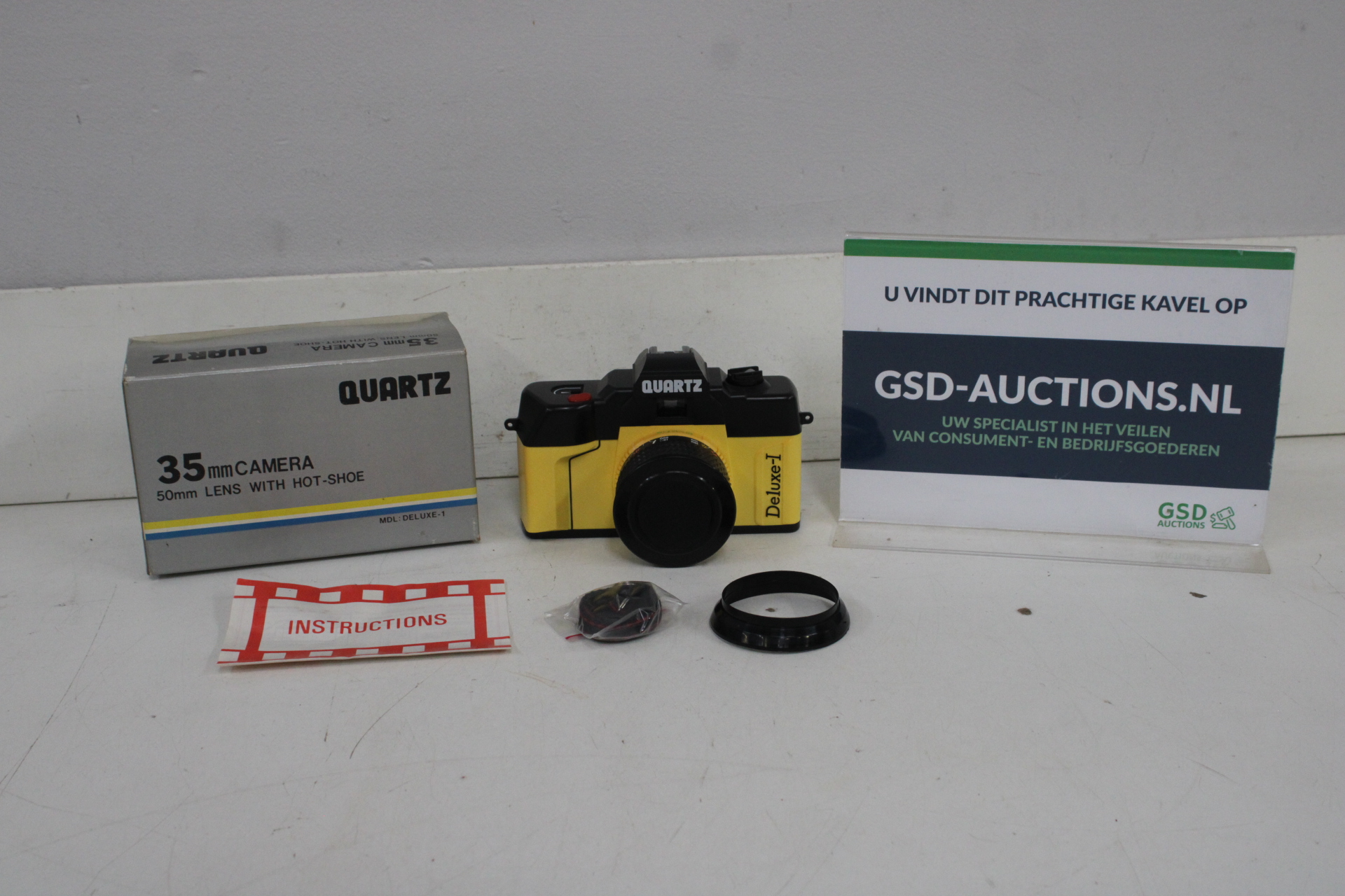 Quartz Deluxe-1 35mm camera met lens en accessoires – foto 2 – kavel bij GSD Auctions, Zoeterwoude
