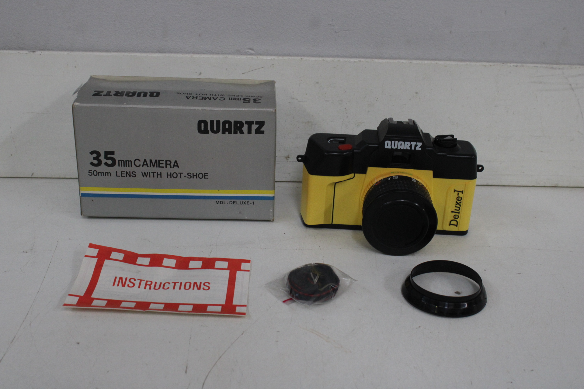 Quartz Deluxe-1 35mm camera met lens en accessoires – foto 4 – kavel bij GSD Auctions, Zoeterwoude