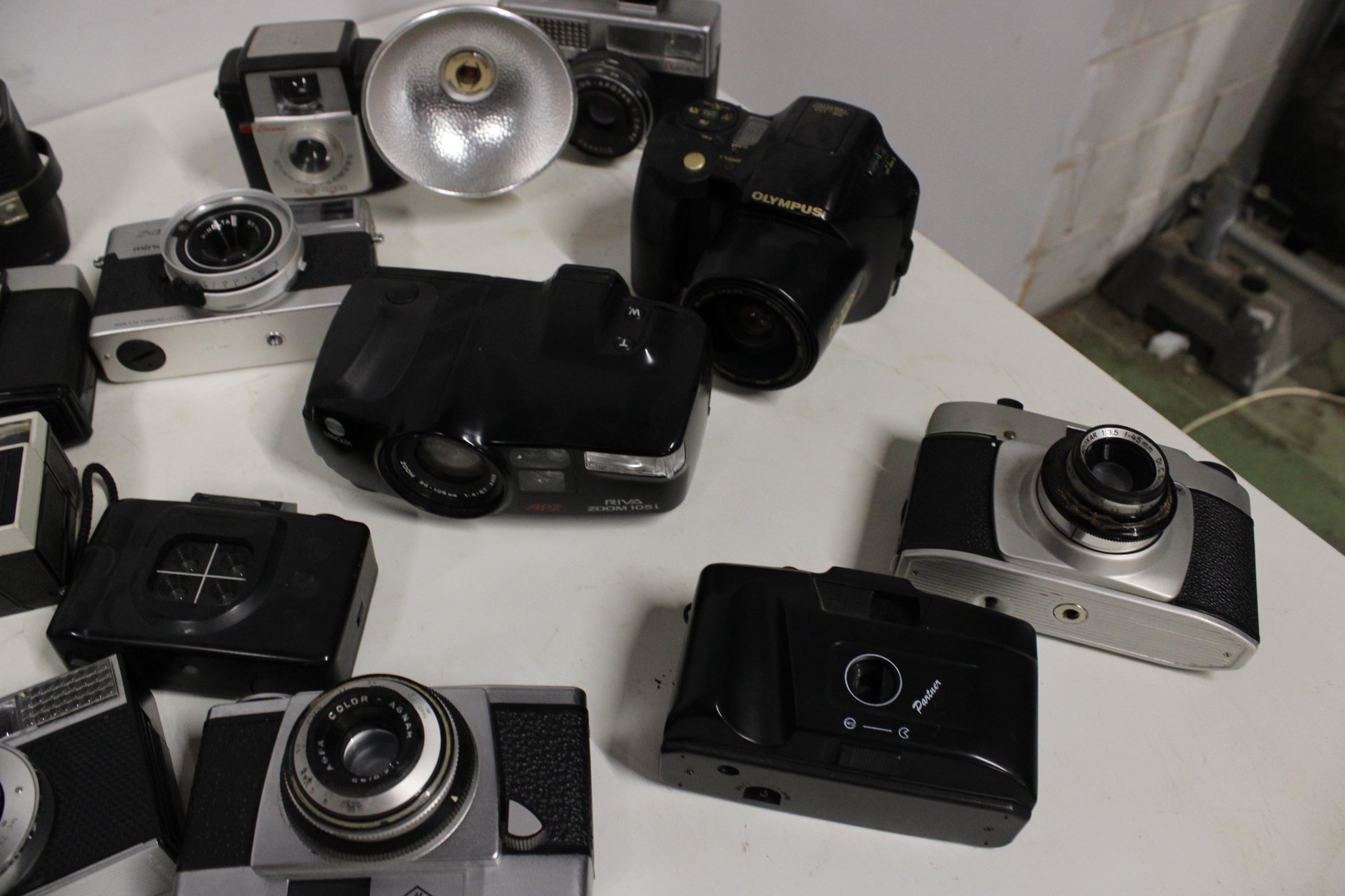 Grote Verzameling vintage camera's met flitsers – foto 8 – kavel bij GSD Auctions, Zoeterwoude