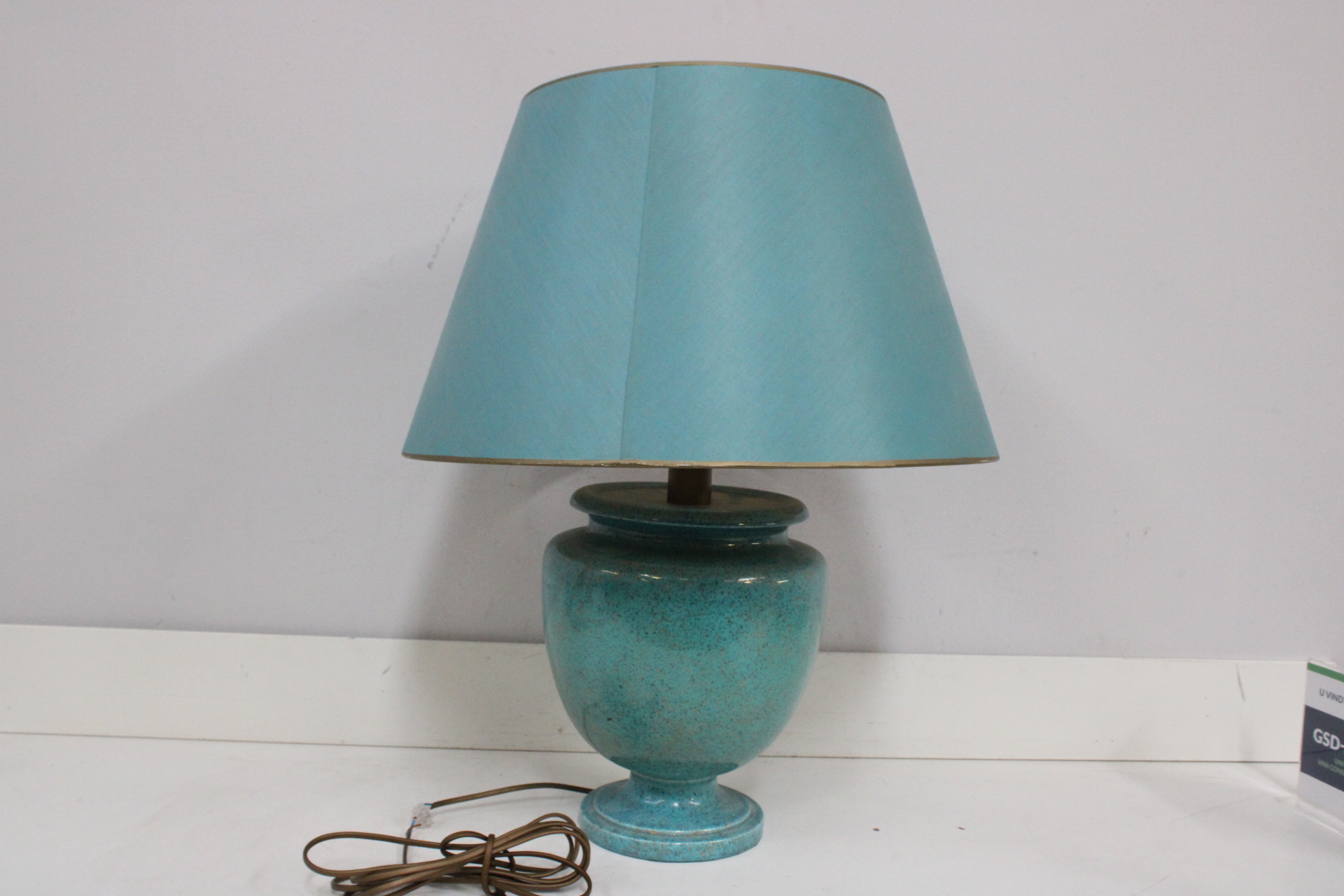 Blauwe keramische tafellamp – foto 5 – kavel bij GSD Auctions, Zoeterwoude