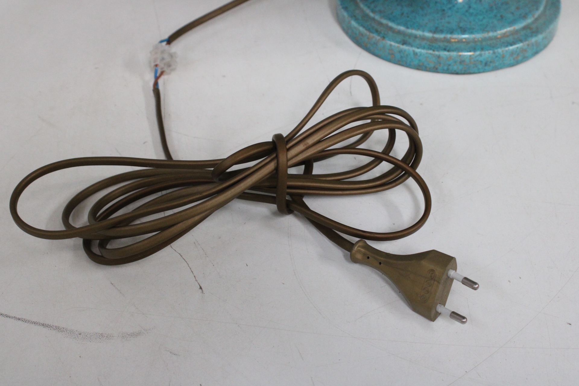 Blauwe keramische tafellamp – foto 6 – kavel bij GSD Auctions, Zoeterwoude