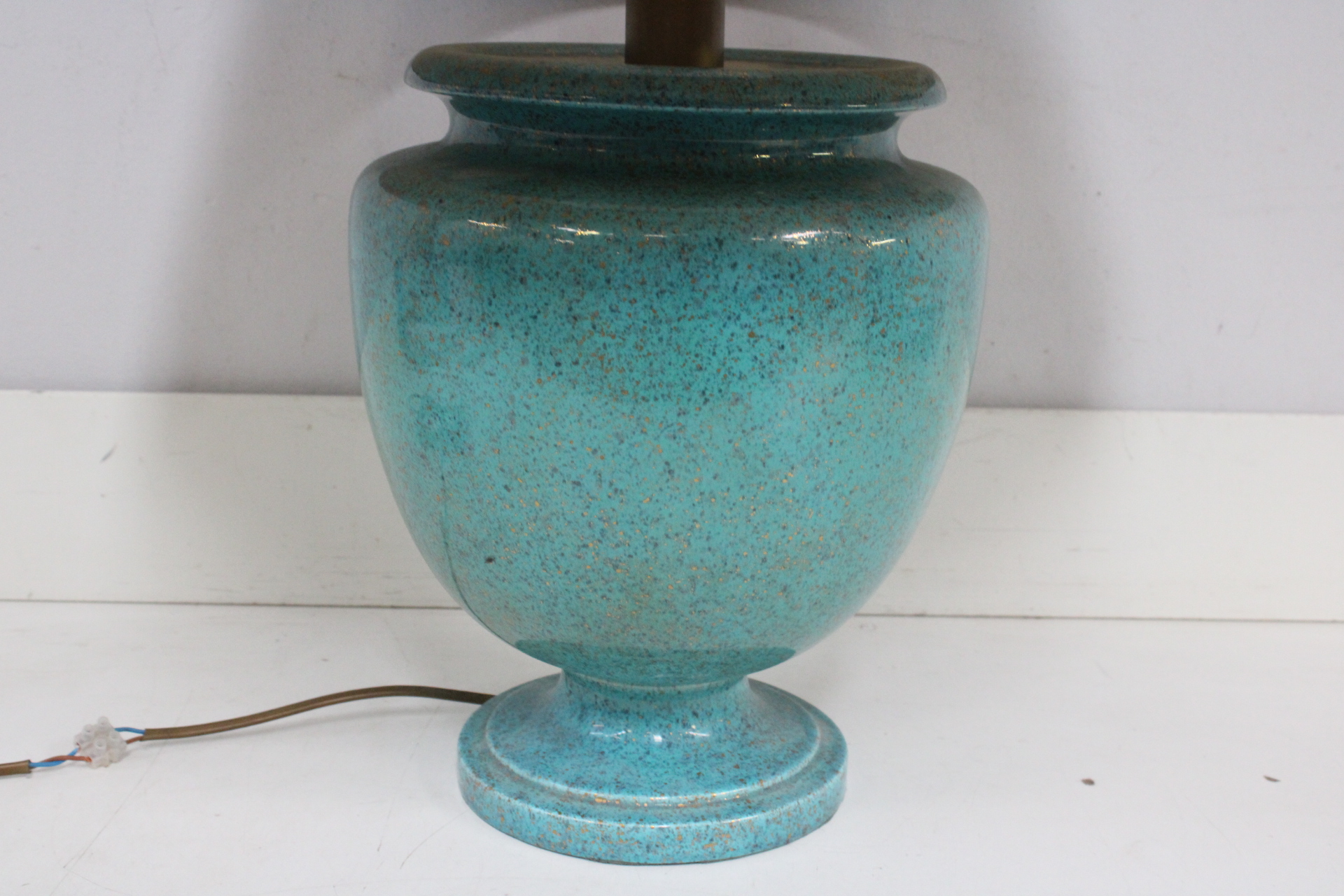 Blauwe keramische tafellamp – foto 7 – kavel bij GSD Auctions, Zoeterwoude