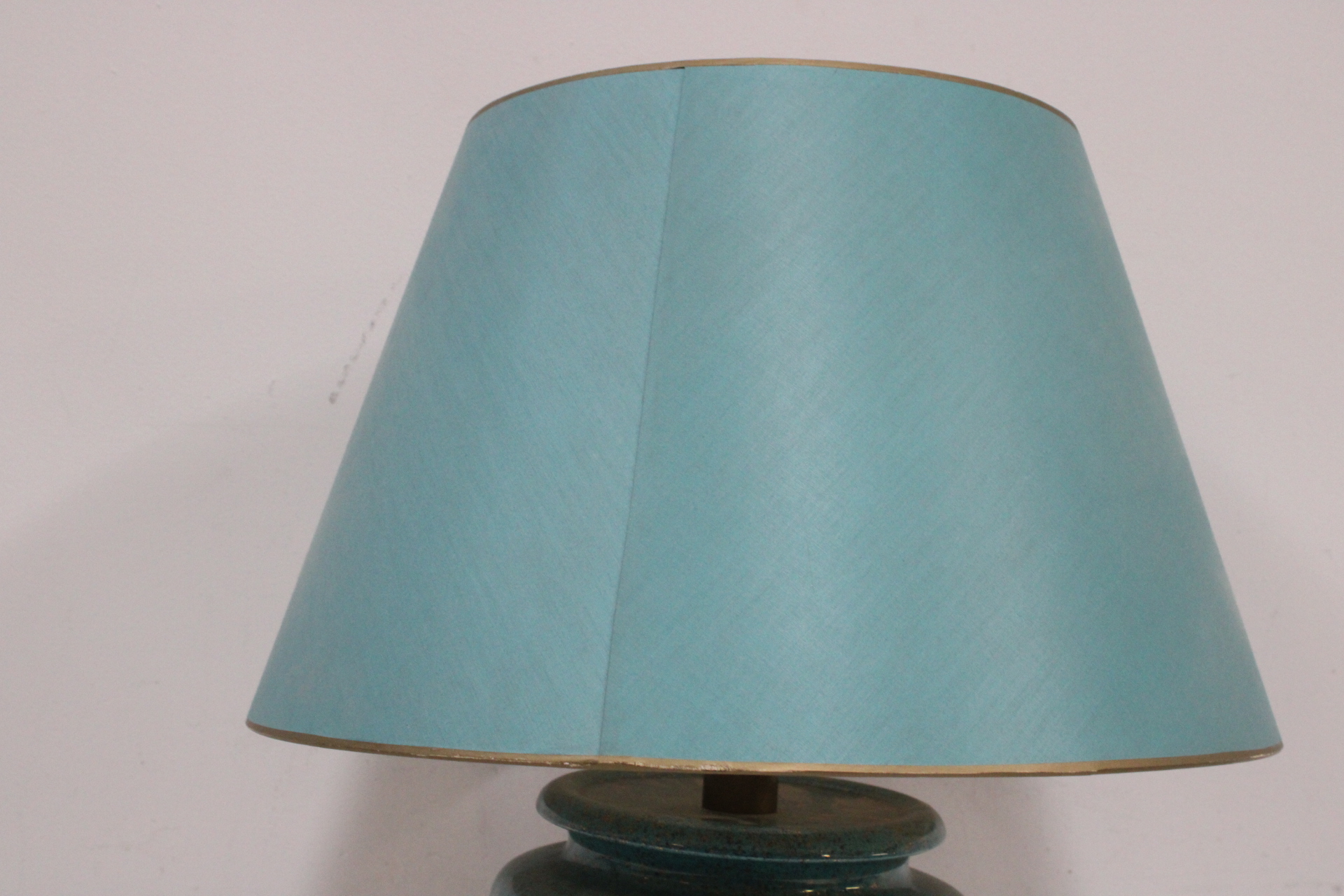 Blauwe keramische tafellamp – foto 8 – kavel bij GSD Auctions, Zoeterwoude