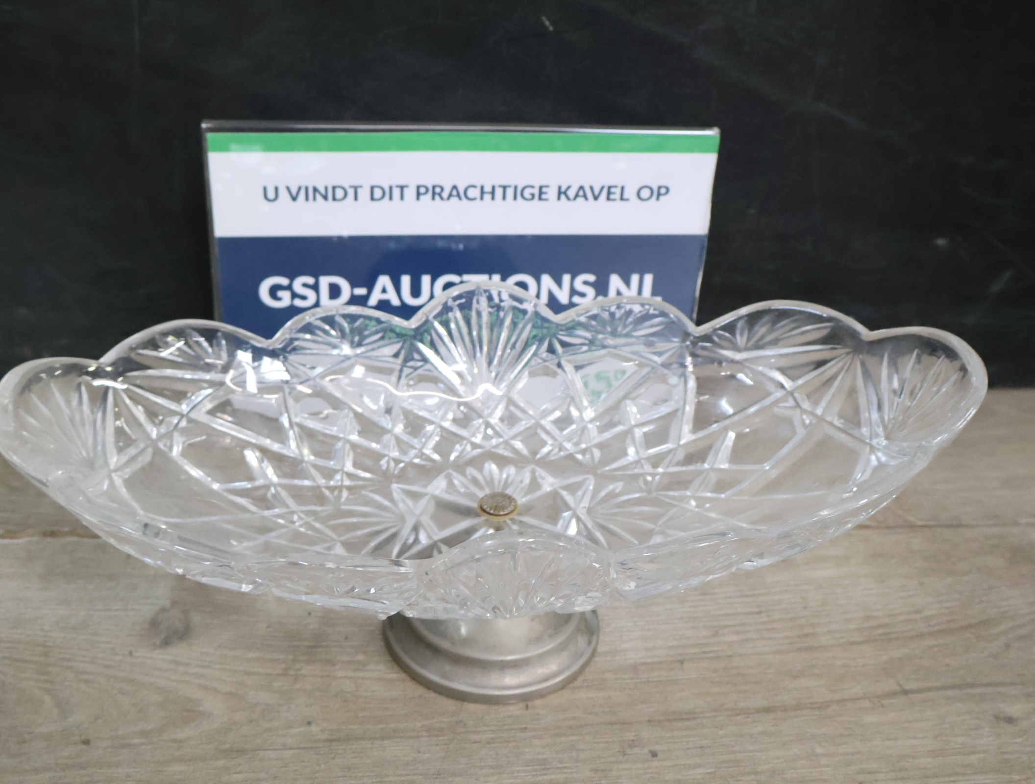 Kristallen schaal op Verzilverde voet – kavel bij GSD Auctions, Zoeterwoude