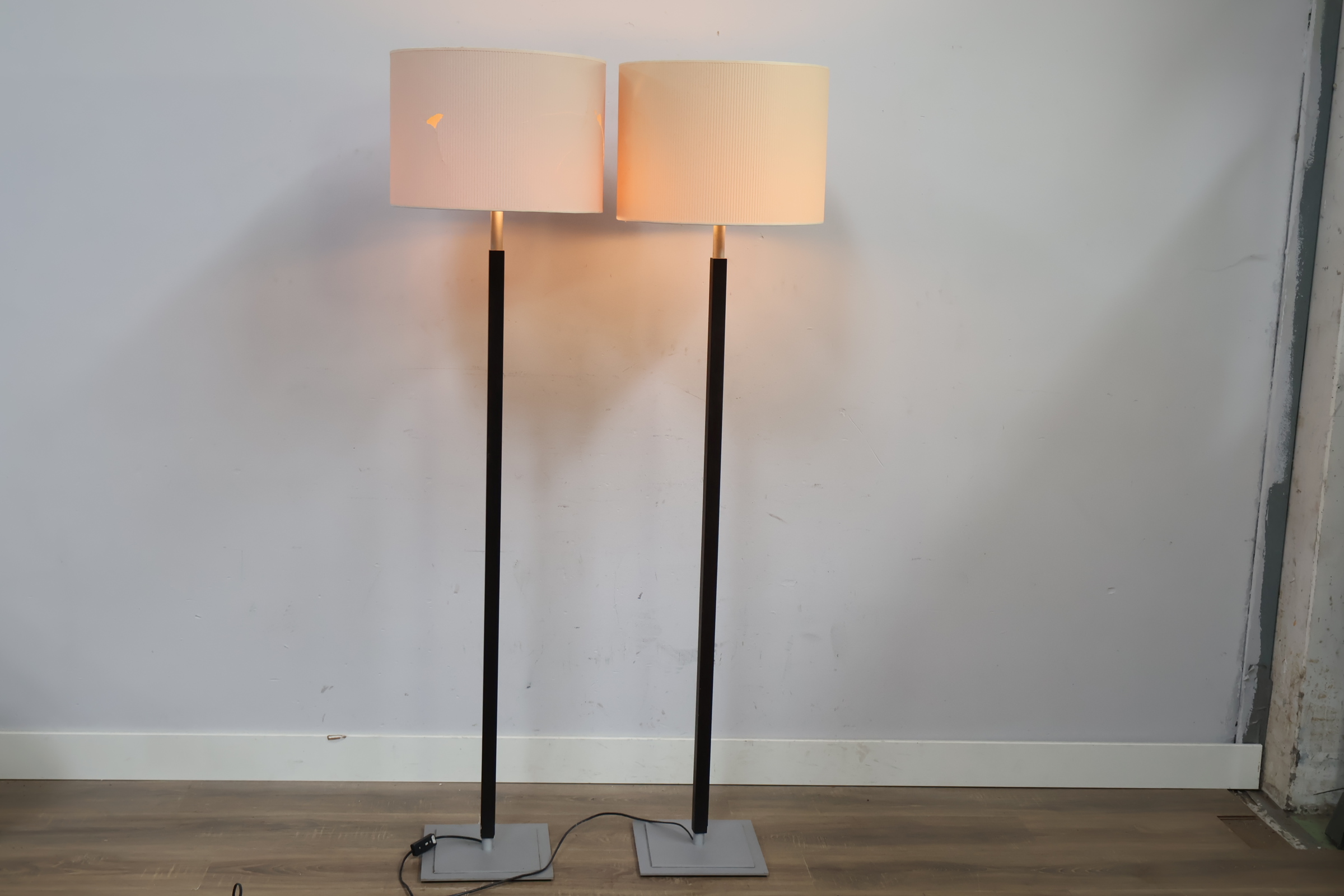 Set van 2 staande lampen – foto 4 – kavel bij GSD Auctions, Zoeterwoude
