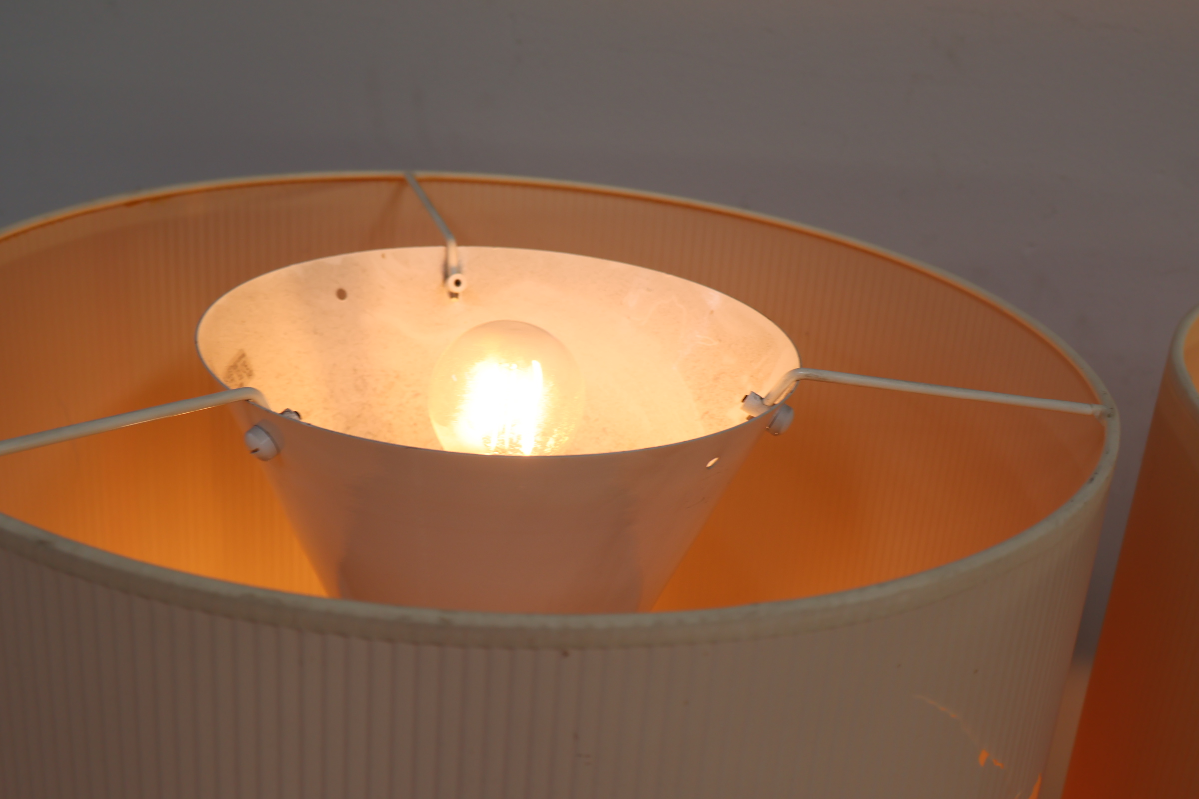 Set van 2 staande lampen – foto 7 – kavel bij GSD Auctions, Zoeterwoude