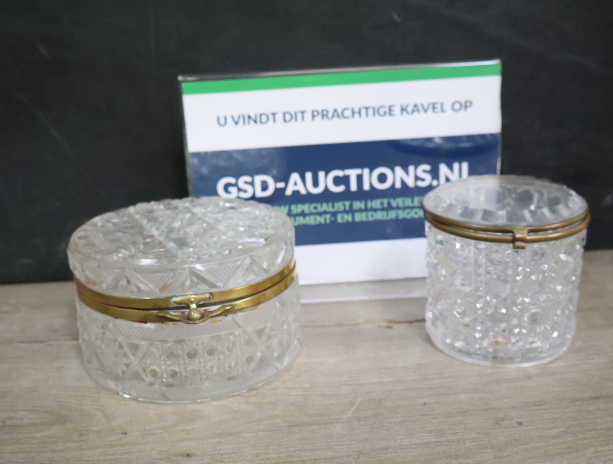 Twee kristallen doosjes met deksels – kavel bij GSD Auctions, Zoeterwoude