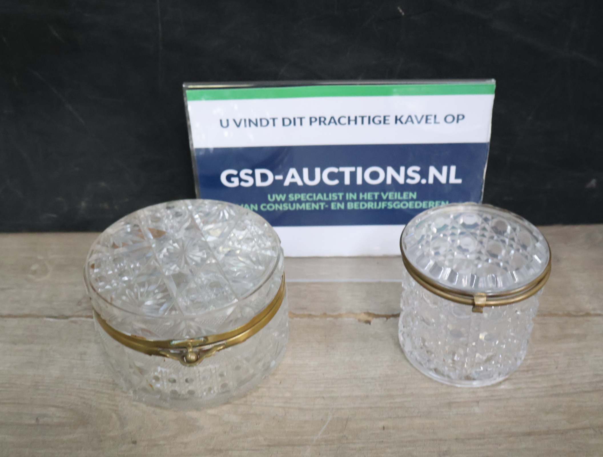 Twee kristallen doosjes met deksels – foto 2 – kavel bij GSD Auctions, Zoeterwoude