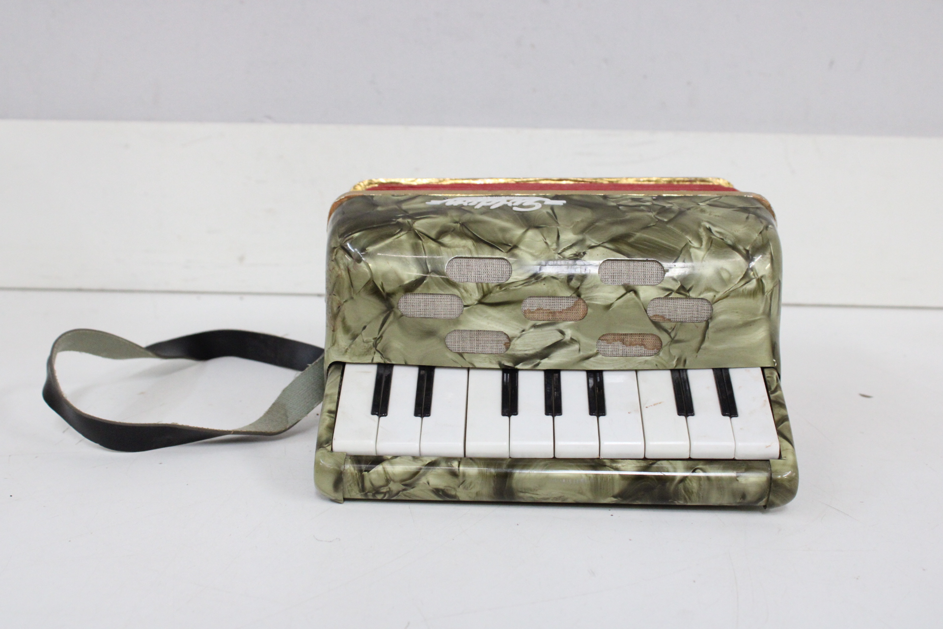 Kinderaccordeon – foto 3 – kavel bij GSD Auctions, Zoeterwoude