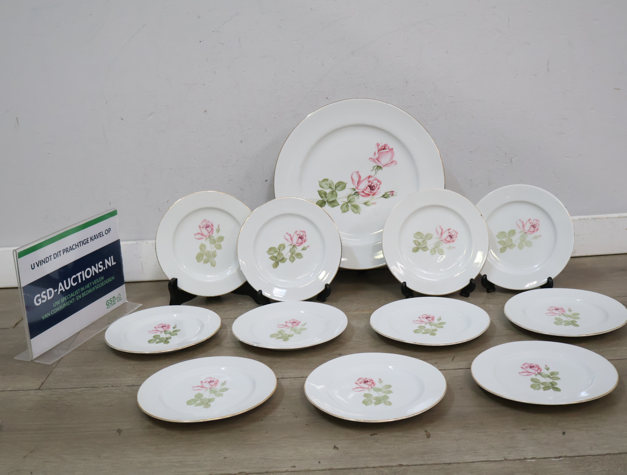 Serviesset met rozenmotief – kavel bij GSD Auctions, Zoeterwoude