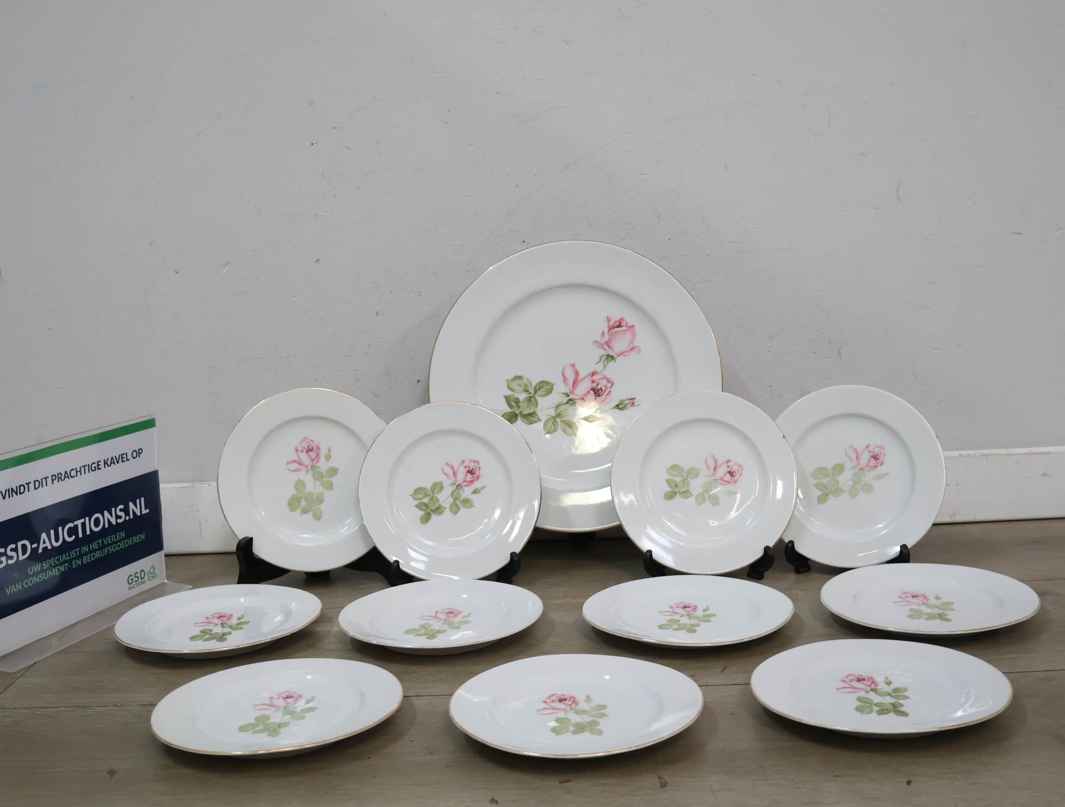Serviesset met rozenmotief – foto 2 – kavel bij GSD Auctions, Zoeterwoude